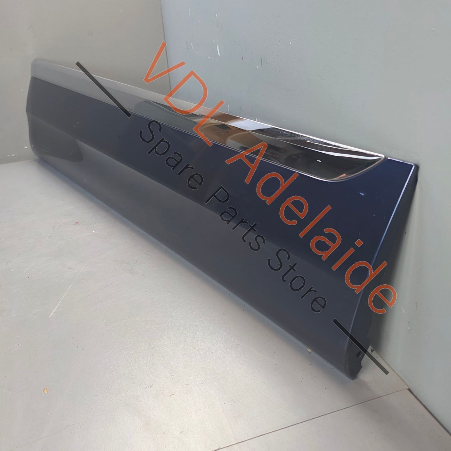 36A853054 36A853190 36A853072A Bentley Bentayga 4V Front Right Exterior Door Molding with Chrome Insert 36A853054 36A853190