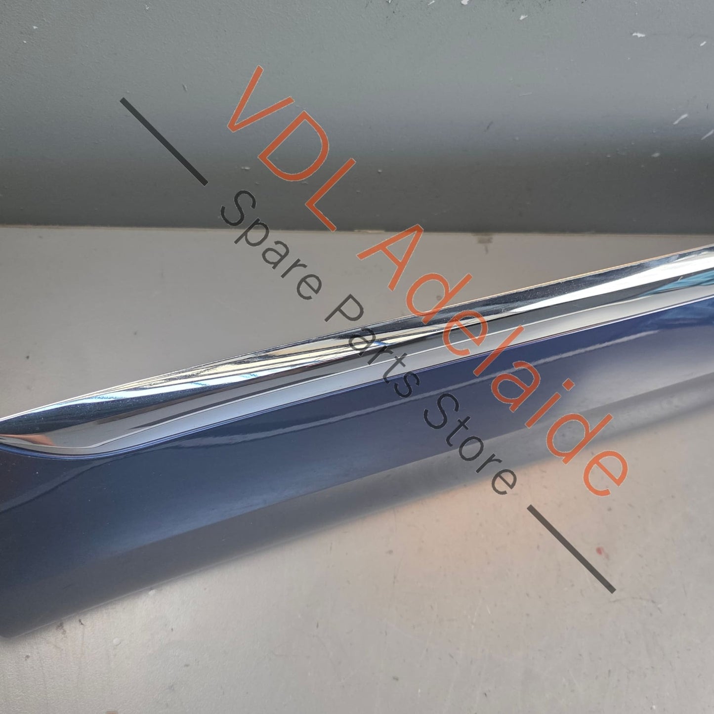 36A853053 36A853189 36A853071A Bentley Bentayga 4V Front Left Exterior Door Molding with Chrome Insert 36A853053 36A853189