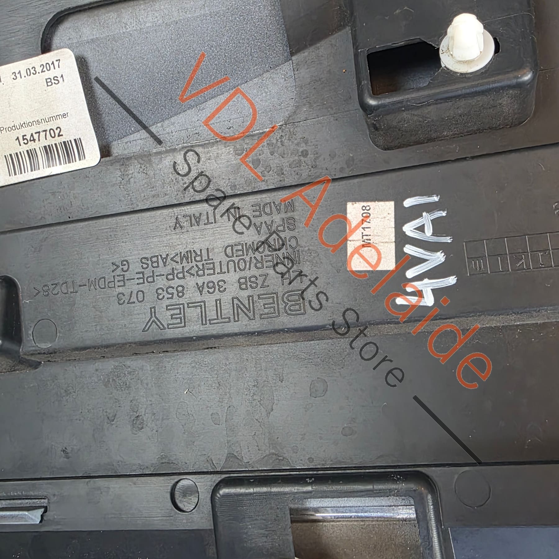 36A853057 36A853191 36A853253 Bentley Bentayga 4V Rear Left Exterior Door Molding with Chrome Insert 36A853057 36A853191