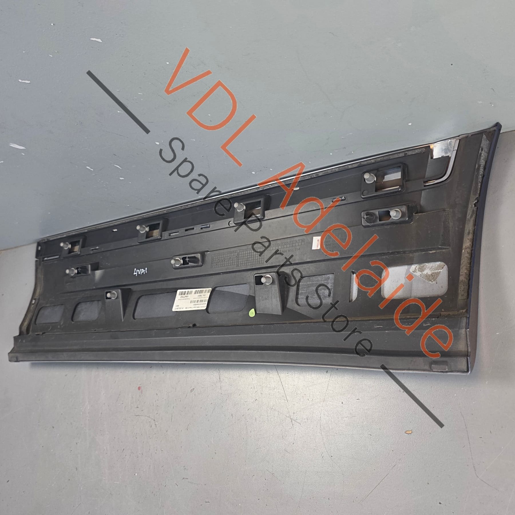 36A853058 36A853192 36A853254 Bentley Bentayga 4V Rear Right Exterior Door Molding with Chrome Insert 36A853058 36A853192