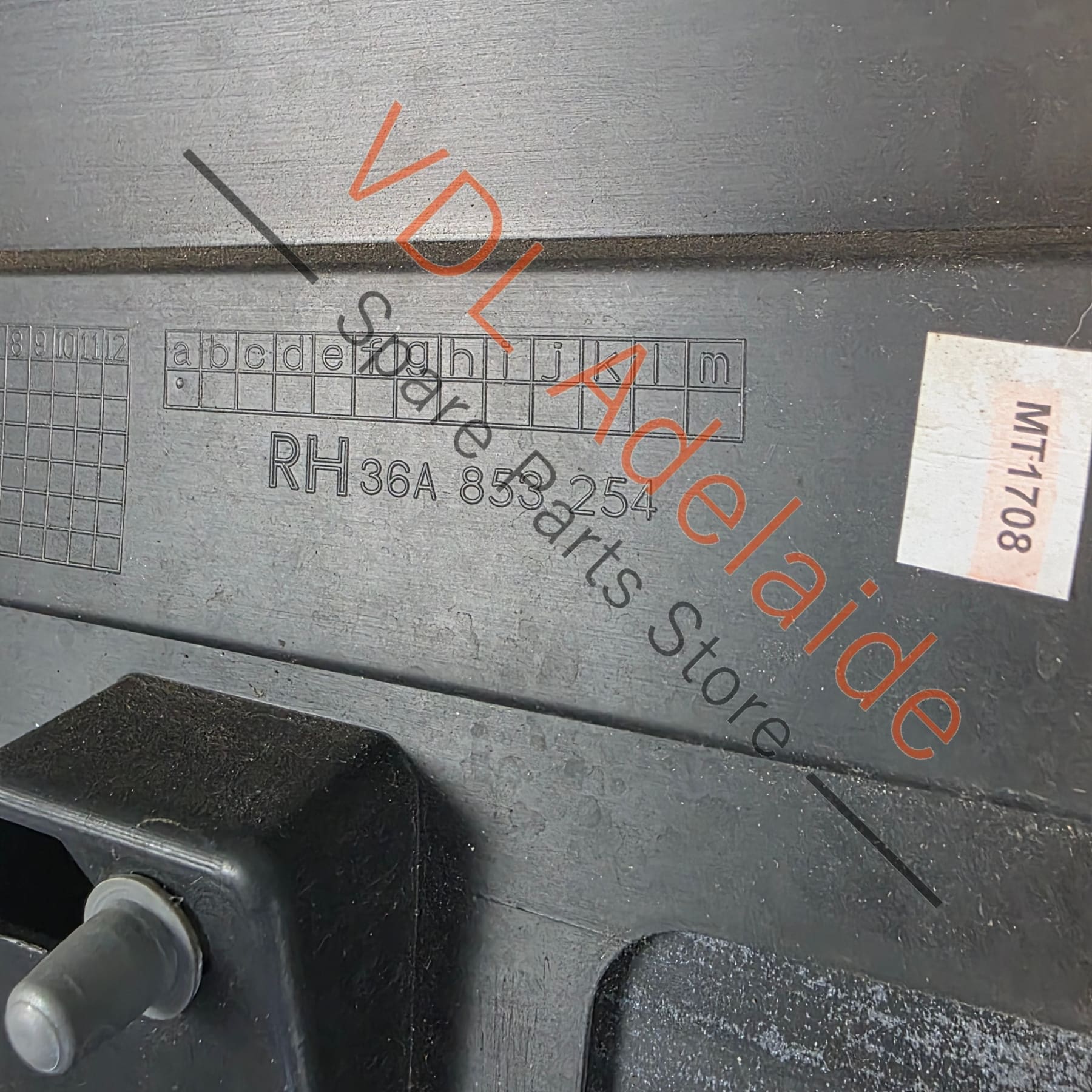 36A853058 36A853192 36A853254 Bentley Bentayga 4V Rear Right Exterior Door Molding with Chrome Insert 36A853058 36A853192