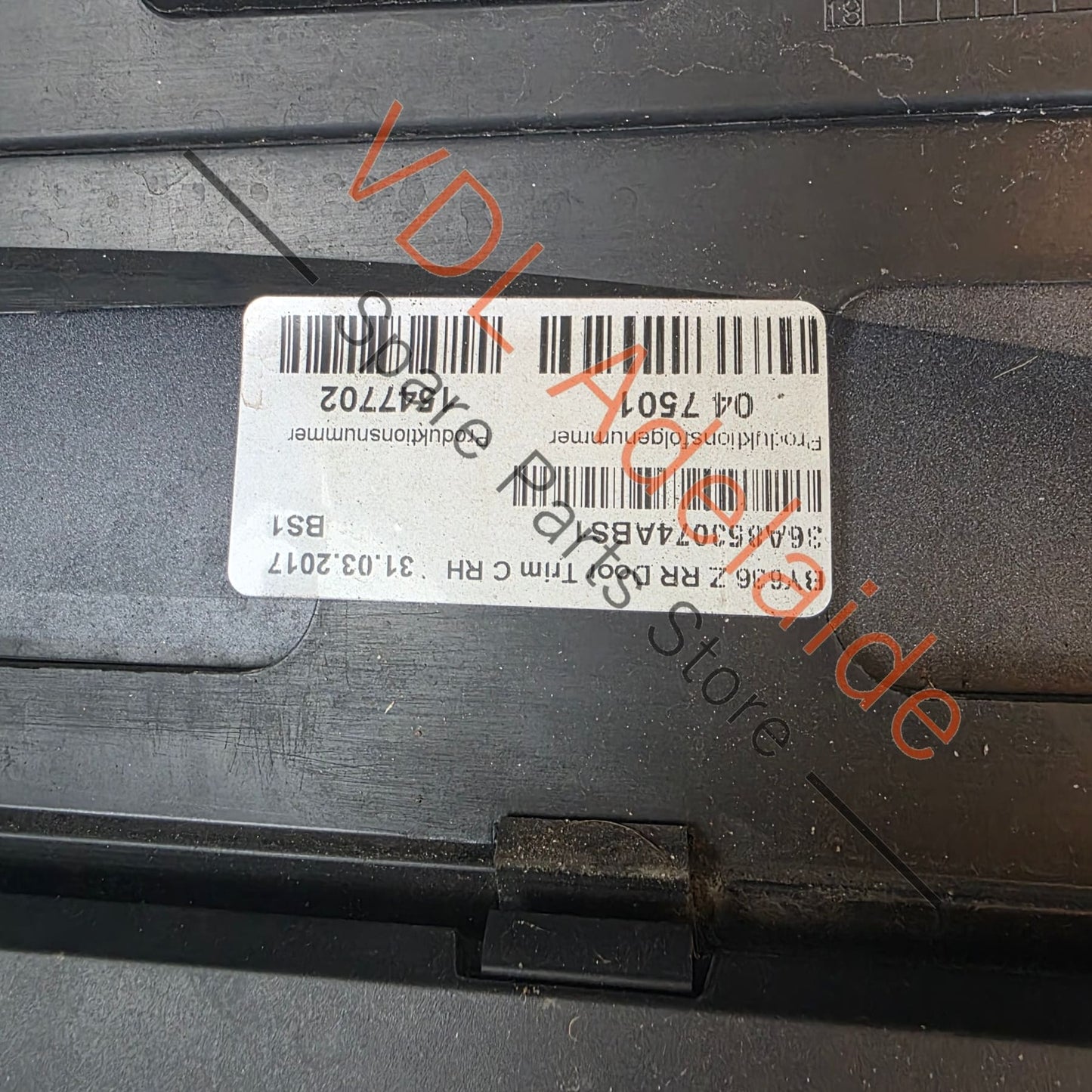 36A853058 36A853192 36A853254 Bentley Bentayga 4V Rear Right Exterior Door Molding with Chrome Insert 36A853058 36A853192