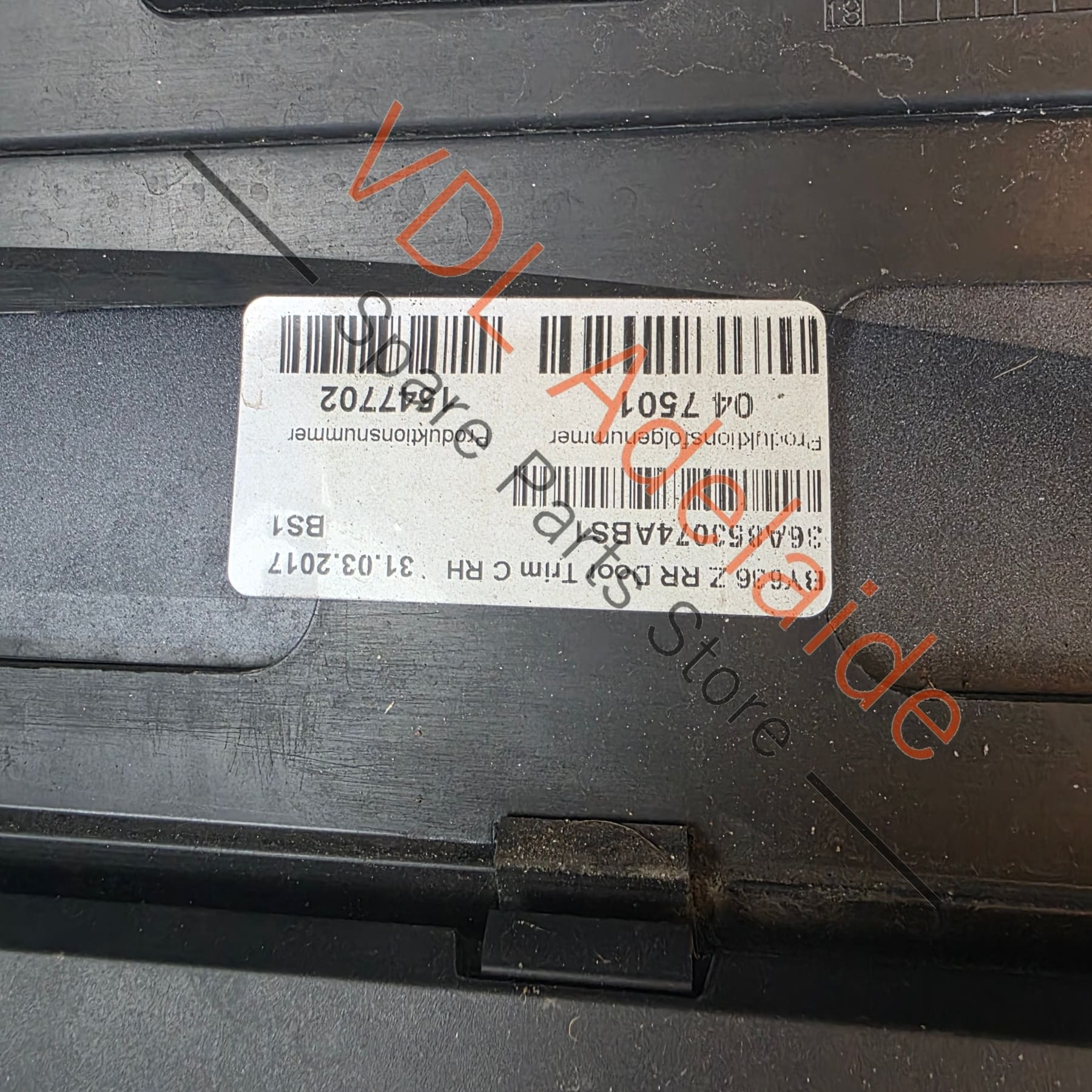 36A853058 36A853192 36A853254 Bentley Bentayga 4V Rear Right Exterior Door Molding with Chrome Insert 36A853058 36A853192