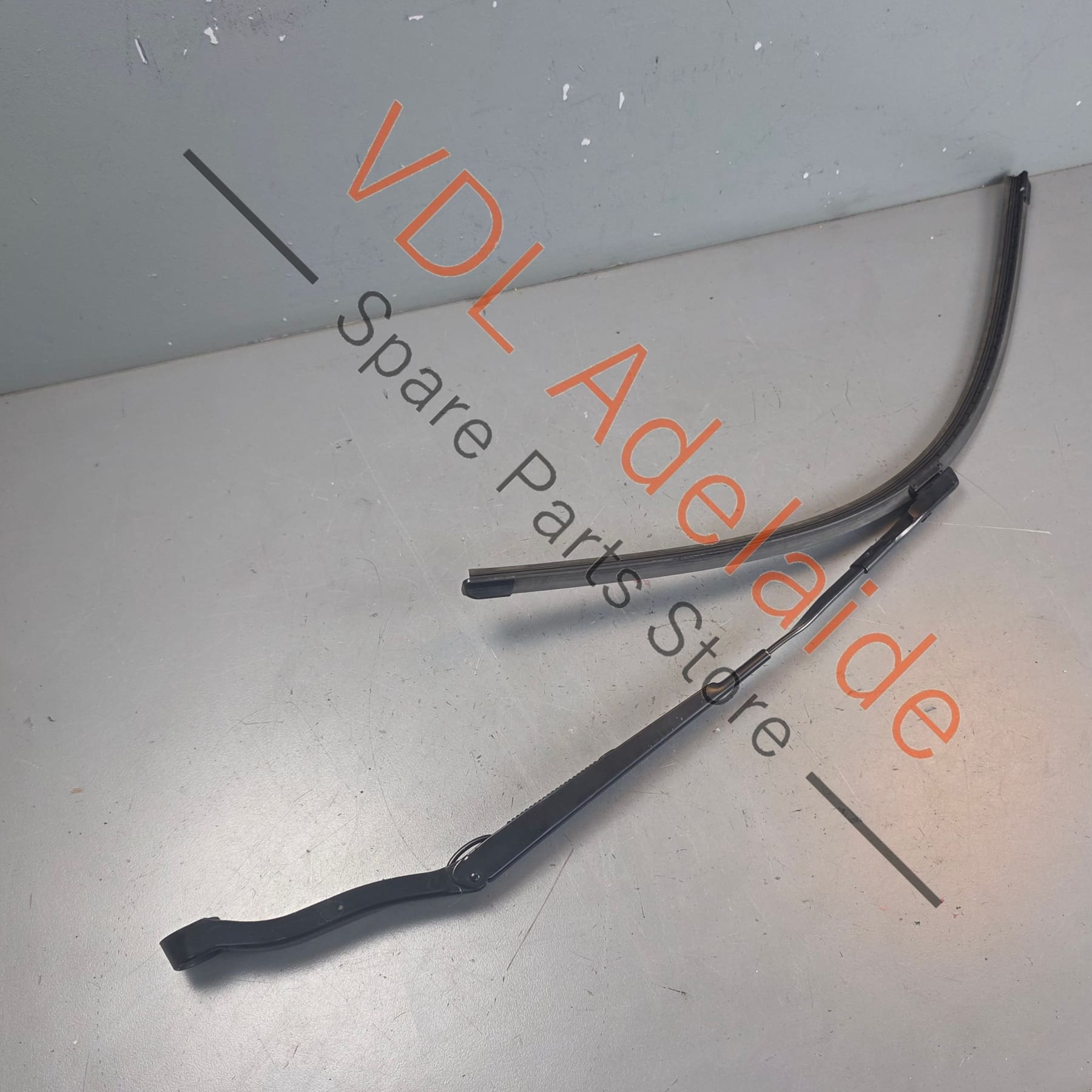 4M2955408   Audi Q7 Bentley Bentayga Windscreen Wiper Arm Right RHS for RHD 4M2955408