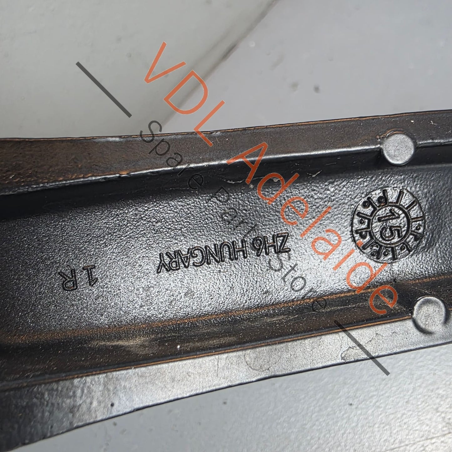 4M2955408   Audi Q7 Bentley Bentayga Windscreen Wiper Arm Right RHS for RHD 4M2955408