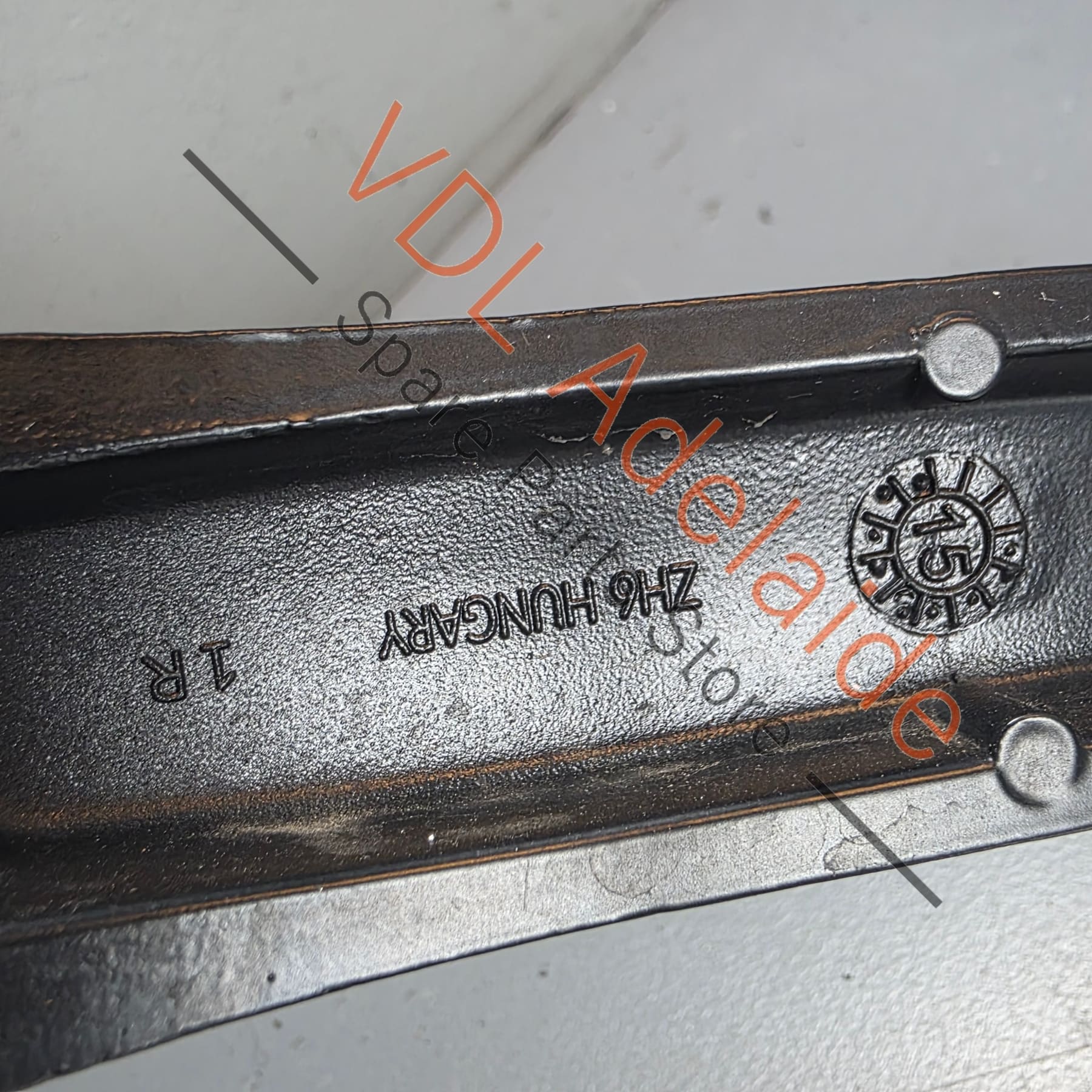 4M2955408   Audi Q7 Bentley Bentayga Windscreen Wiper Arm Right RHS for RHD 4M2955408