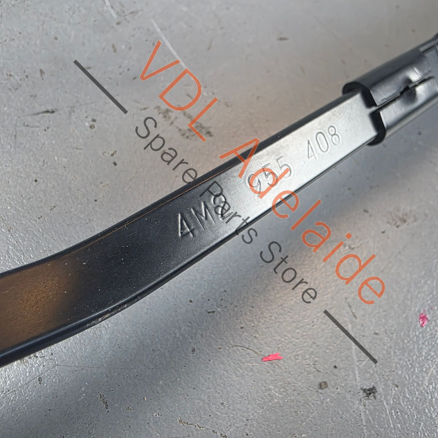 4M2955408   Audi Q7 Bentley Bentayga Windscreen Wiper Arm Right RHS for RHD 4M2955408