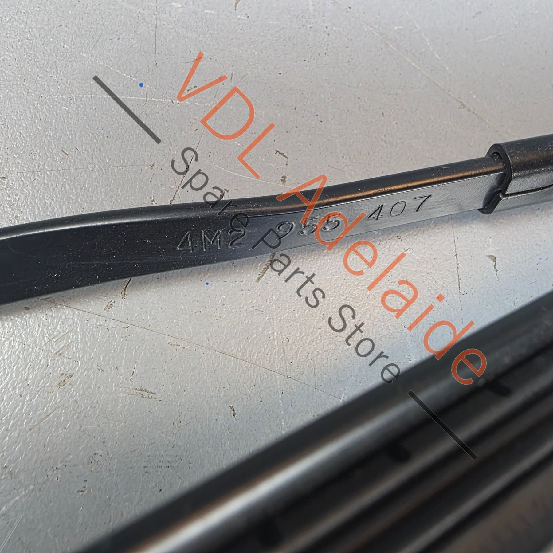 4M2955407   Audi Q7 Bentley Bentayga Windscreen Wiper Arm Left LHS for RHD 4M2955407