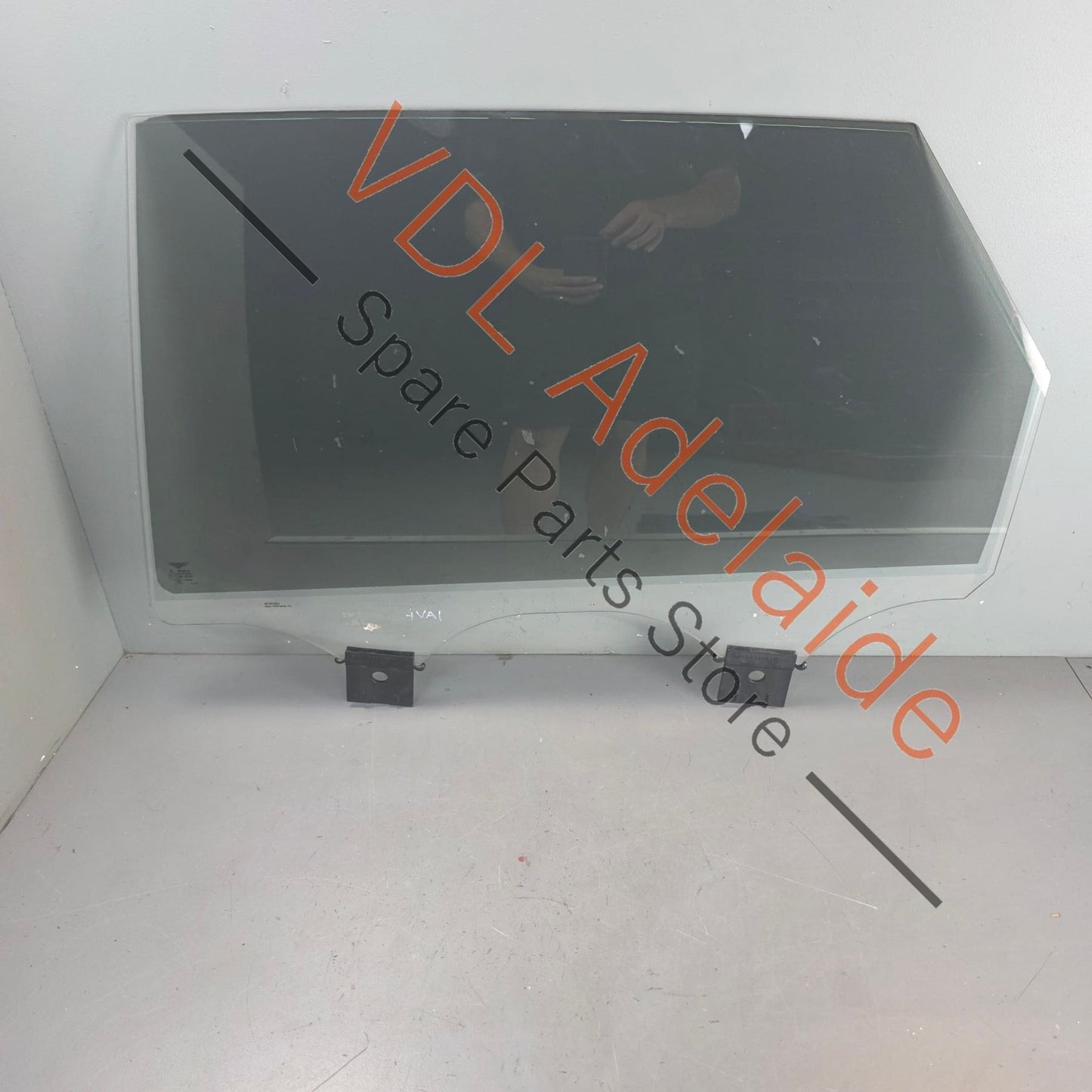 36A845025A   Bentley Bentayga 4V Left Rear Door Glass Window 36A845025A