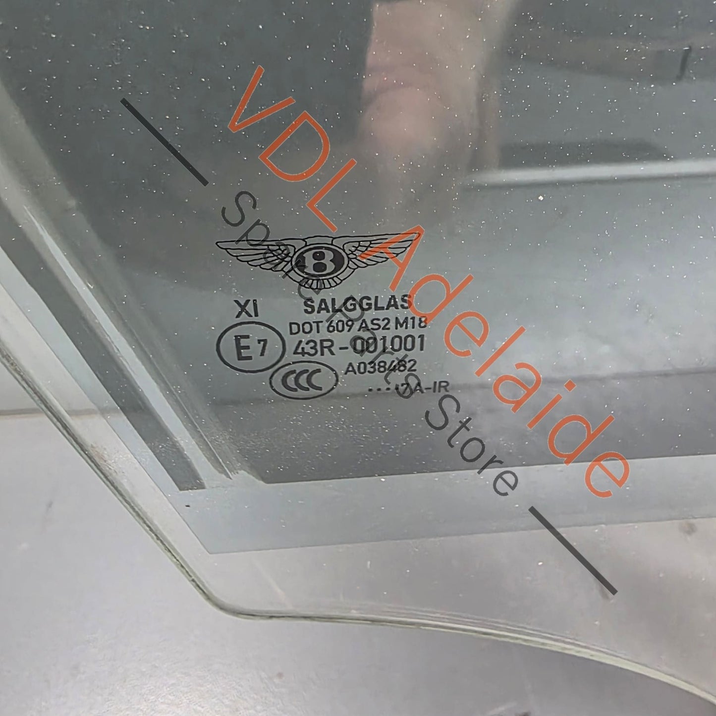36A845022A   Bentley Bentayga 4V Right Front Door Glass Window 36A845022A