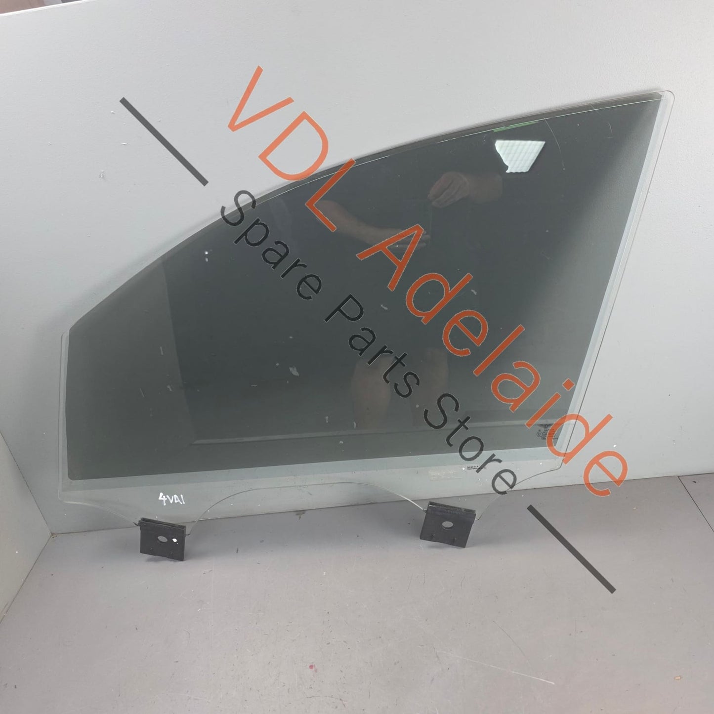 36A845021A   Bentley Bentayga 4V Left Front Door Glass Window 36A845021A