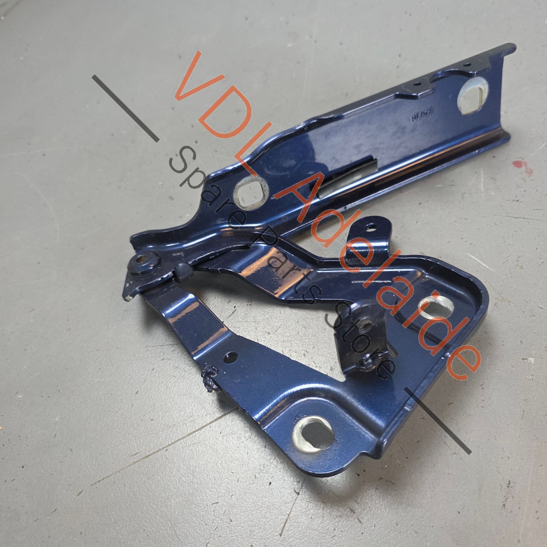 36A823301D   Bentley Bentayga Bonnet Hinge Left 36A823301D