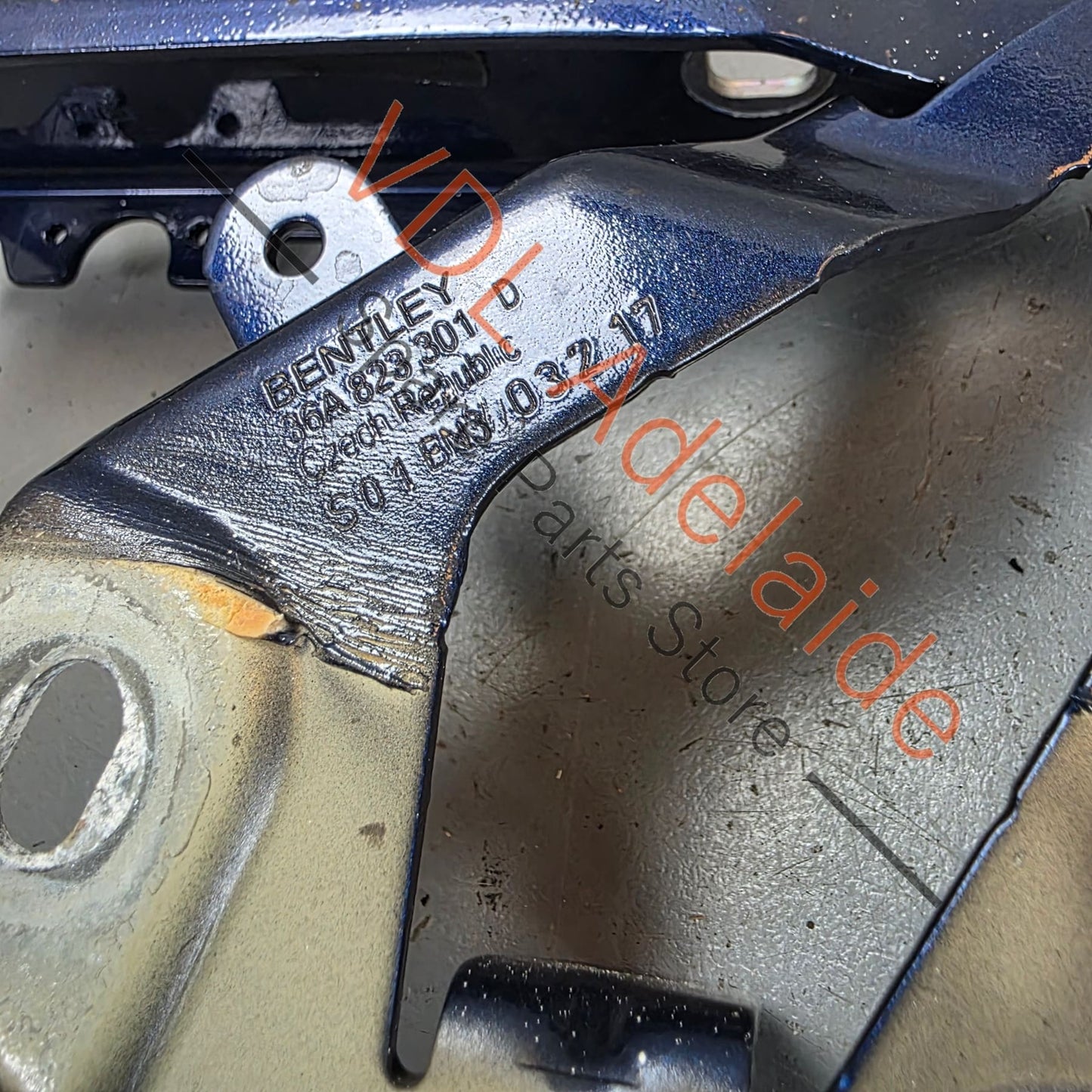 36A823301D   Bentley Bentayga Bonnet Hinge Left 36A823301D