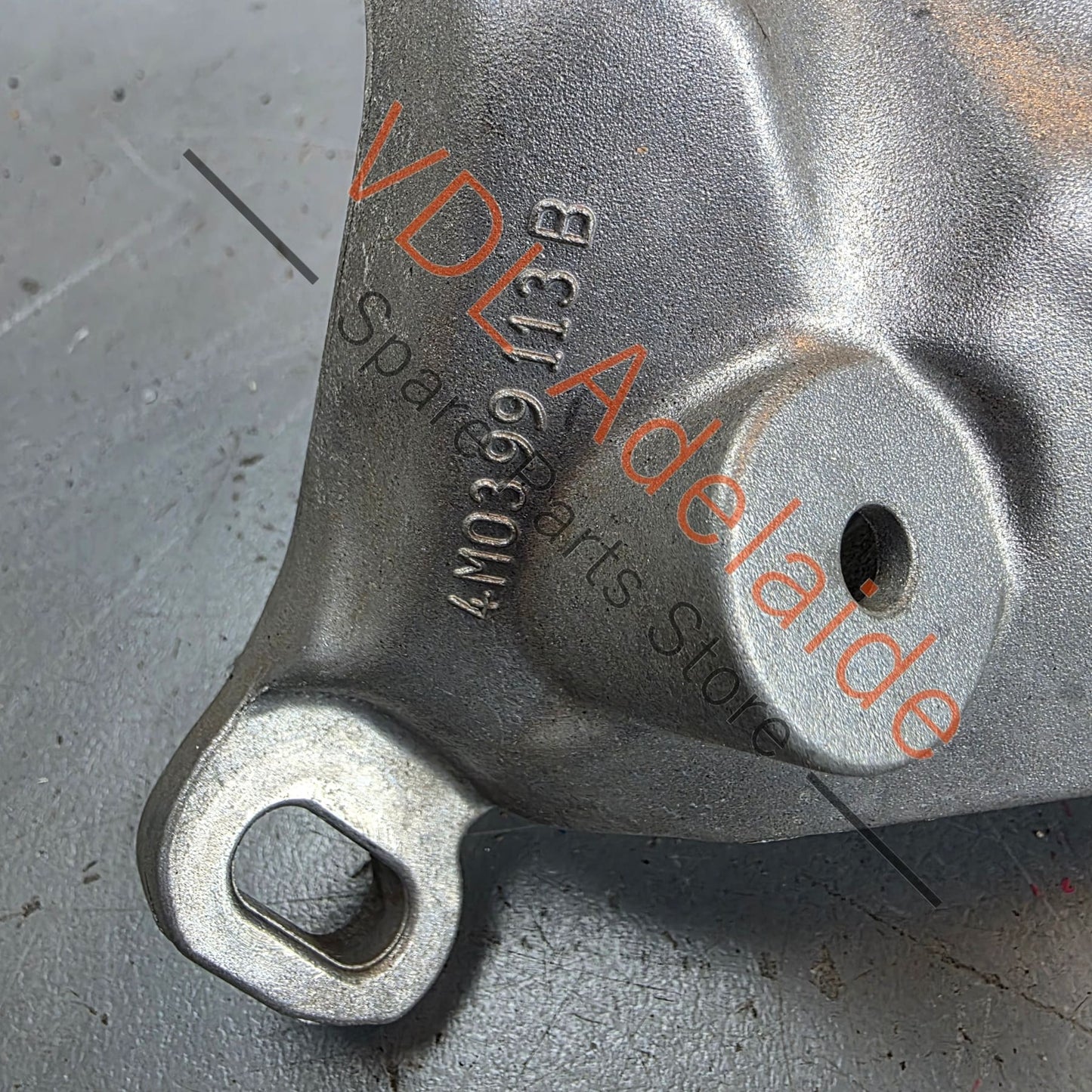 4M0399113B   Aud VW V8 Engine Mount Bracket Aluminium 4M0399113B Left