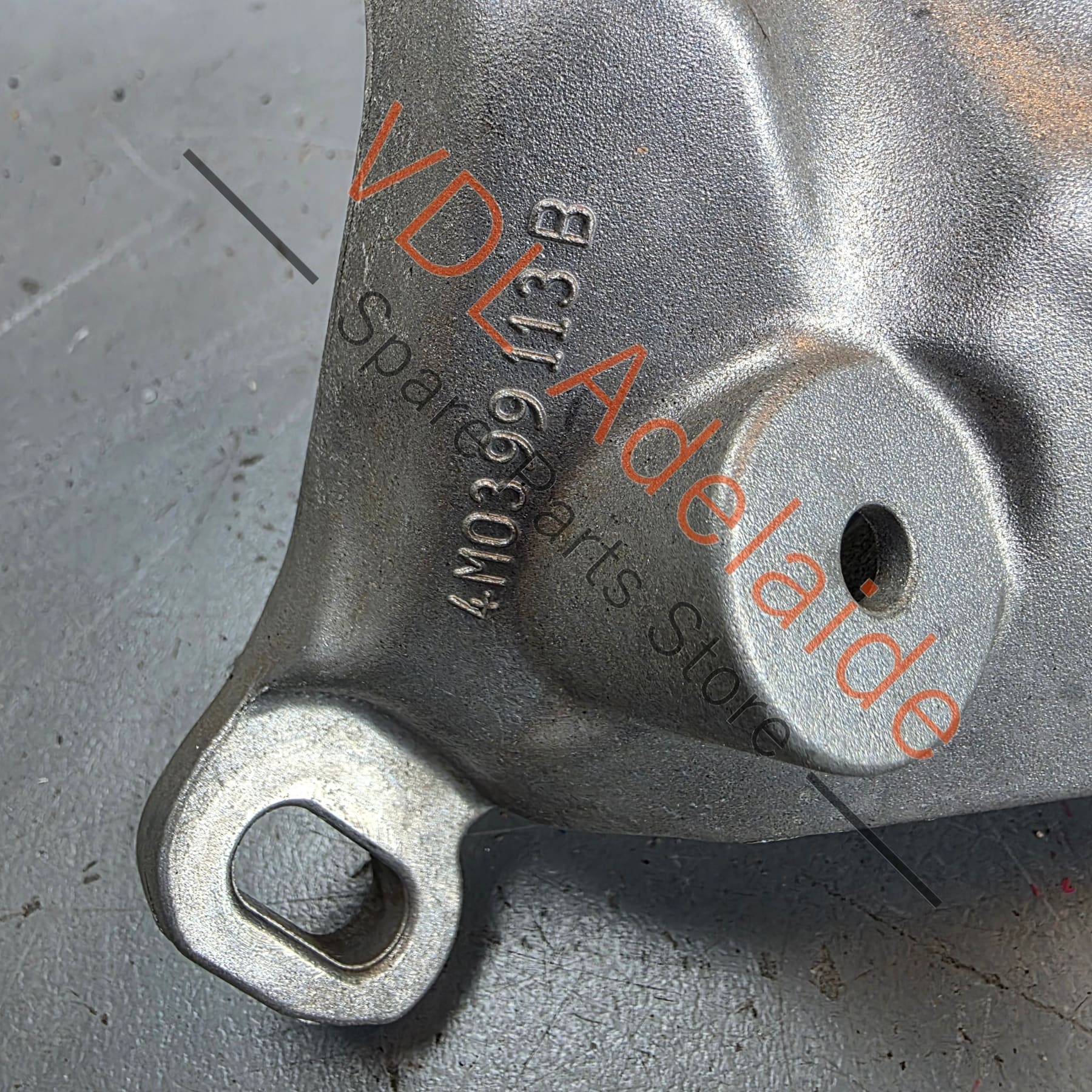 4M0399113B   Aud VW V8 Engine Mount Bracket Aluminium 4M0399113B Left