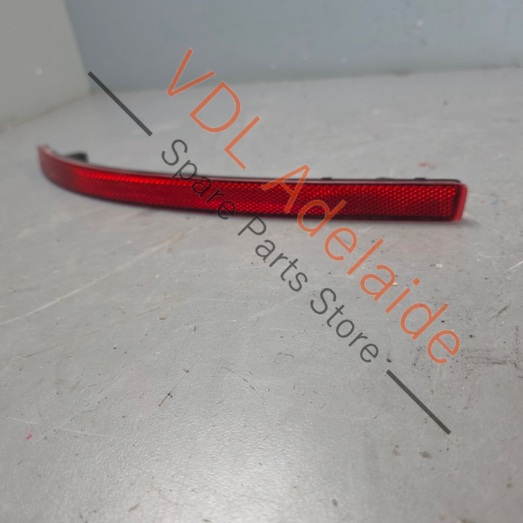 36A945106   Bentley Bentayga Rear Bumper Reflector Right 36A945106