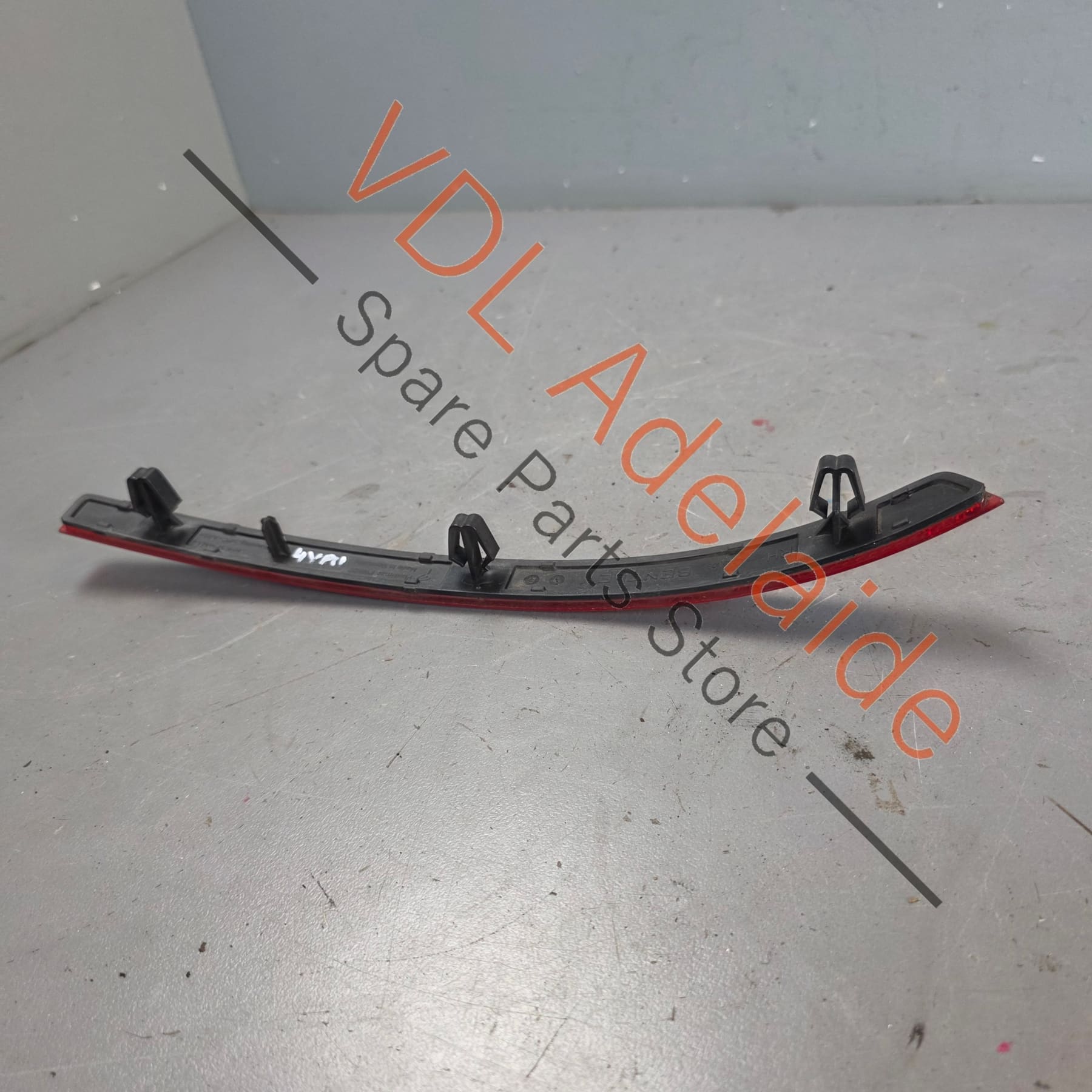36A945106   Bentley Bentayga Rear Bumper Reflector Right 36A945106