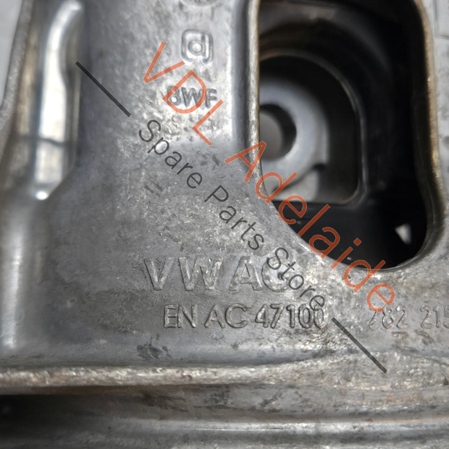 4M0199255AJ   Bentley Bentayga Engine Mount Left 4M0199255AJ