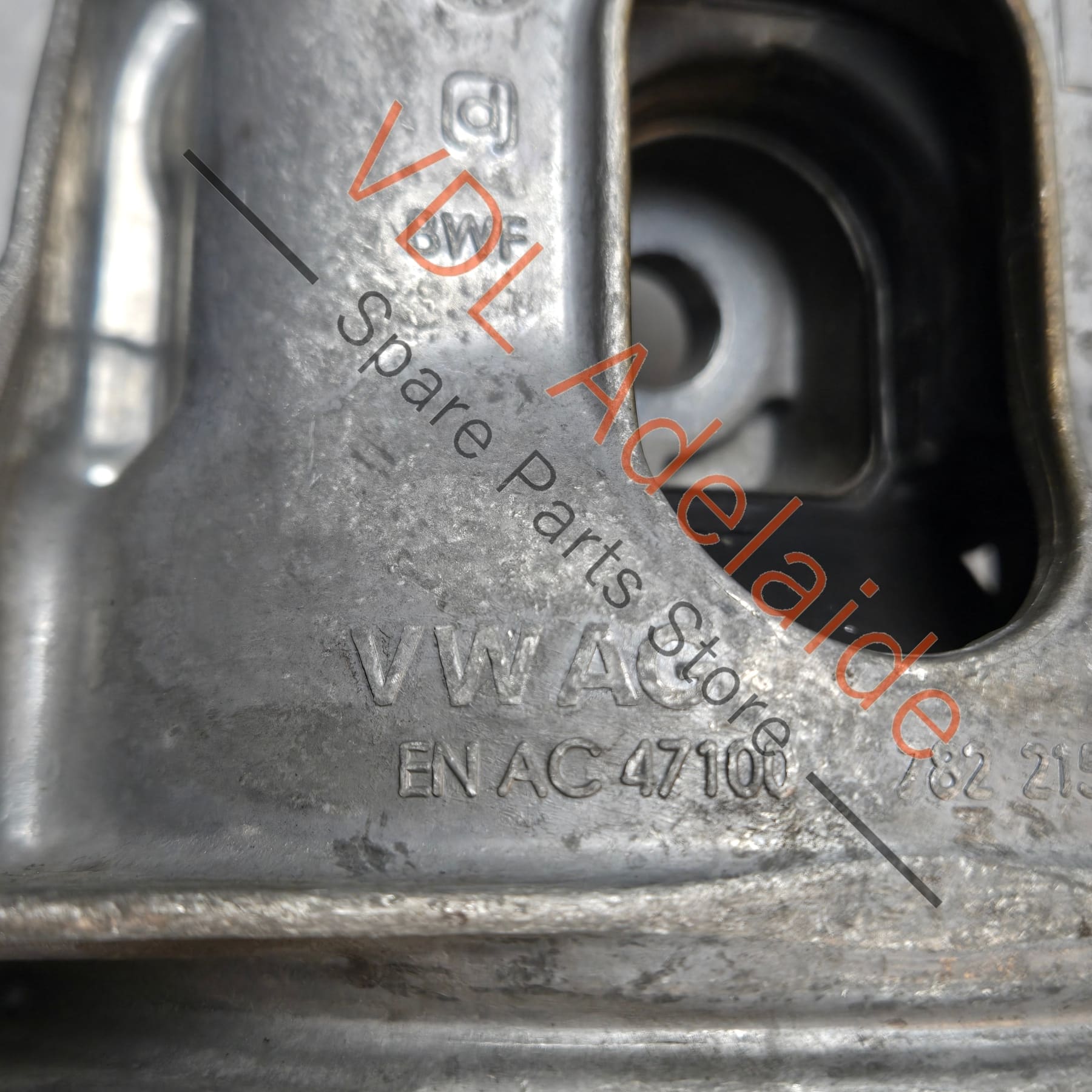 4M0199255AJ   Bentley Bentayga Engine Mount Left 4M0199255AJ
