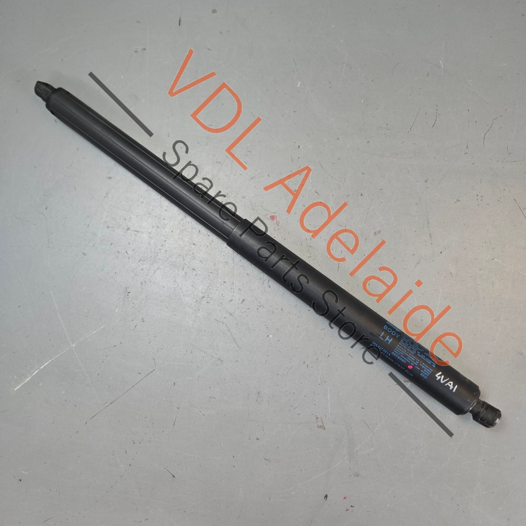 36A827551A   Bentley Bentayga Boot Strut Set Pair 36A827551A 36A827552A
