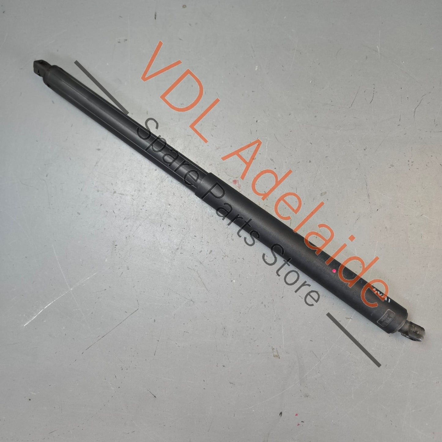 36A827551A   Bentley Bentayga Boot Strut Set Pair 36A827551A 36A827552A