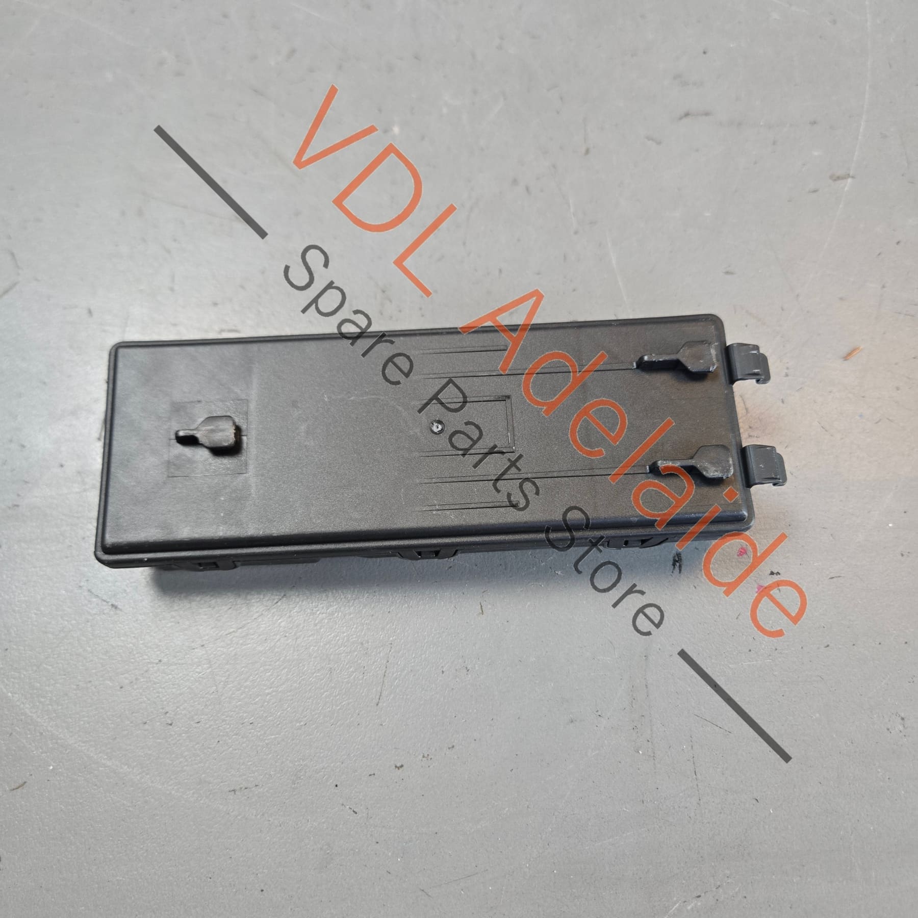 8W8959107B    VW Audi Bentley Rear Boot Trunk Control Module 8W8959107D