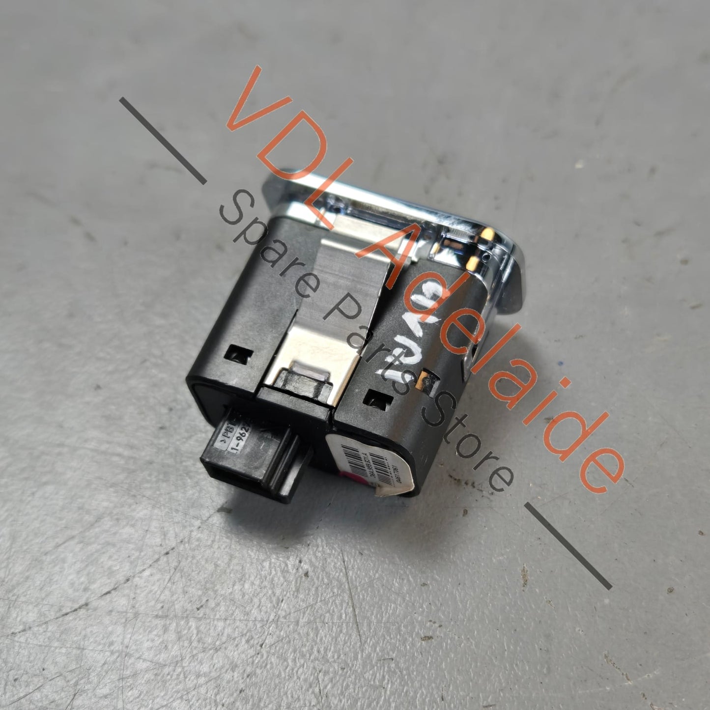 36A959831A    Bentley Bentayga Boot Trunk Release Open Switch 36A959831A