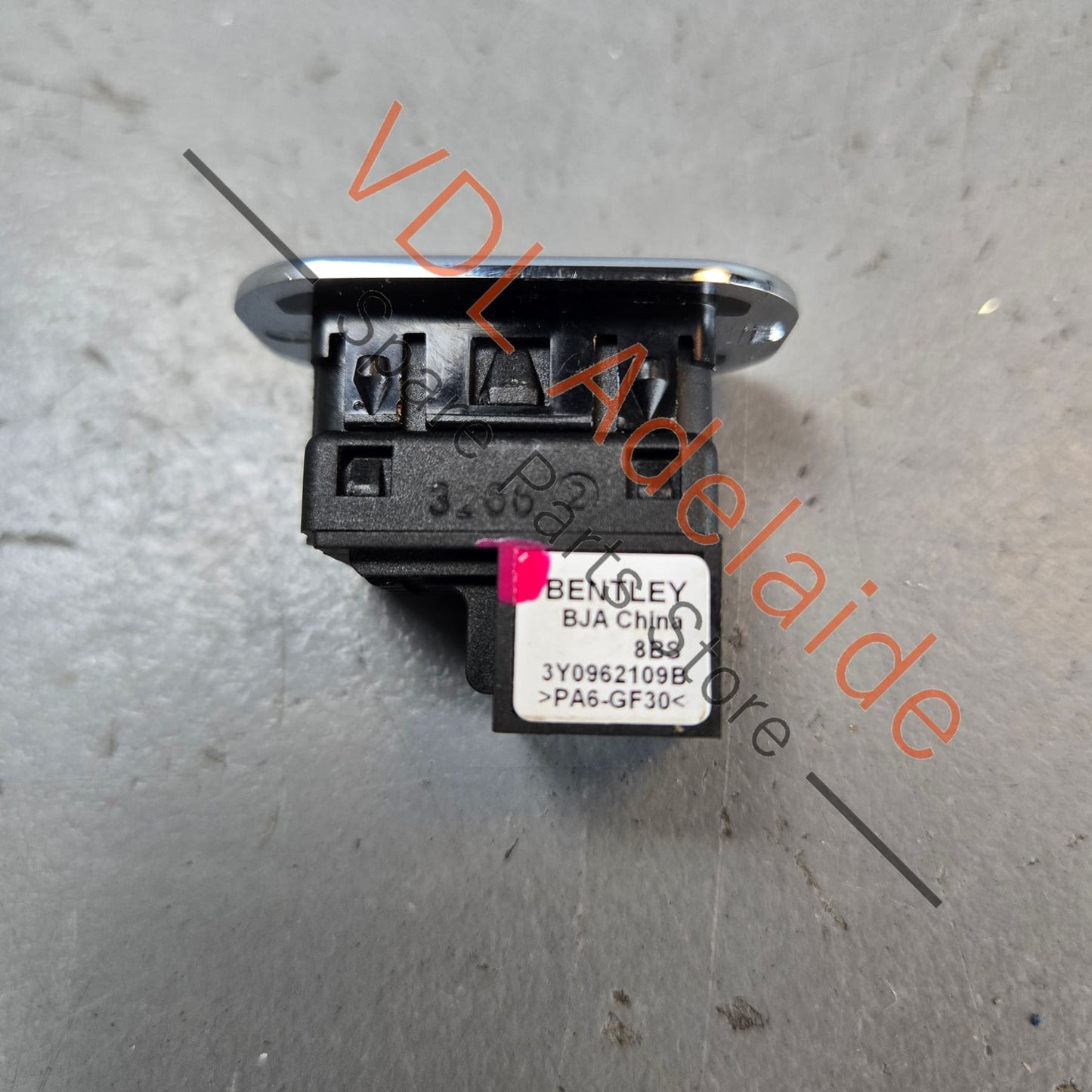 3Y0962109B    Bentley Bentayga Interior Motion Alarm Switch 3Y0962109B