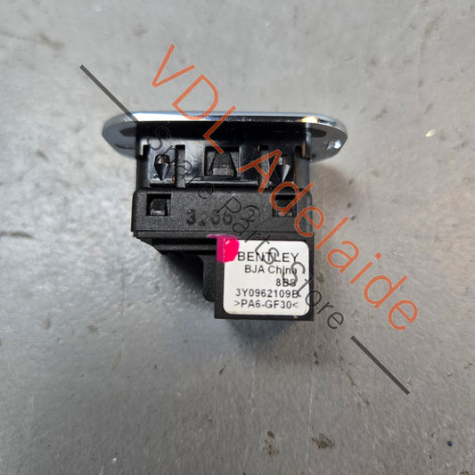 3Y0962109B    Bentley Bentayga Interior Motion Alarm Switch 3Y0962109B