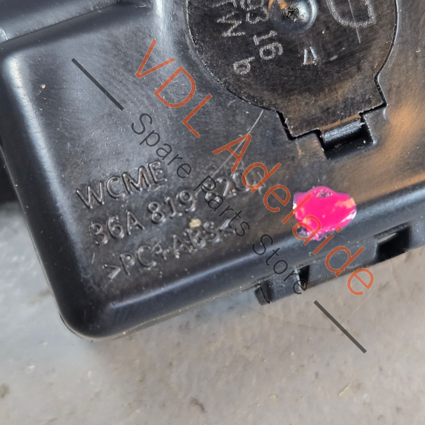 36A819820 3Y0819790C 36A819741  Bentley Bentayga Air Conditioning Vent Adjustment Pull Switch Assy 36A819820 3Y0819790C 36A819741 Front Right