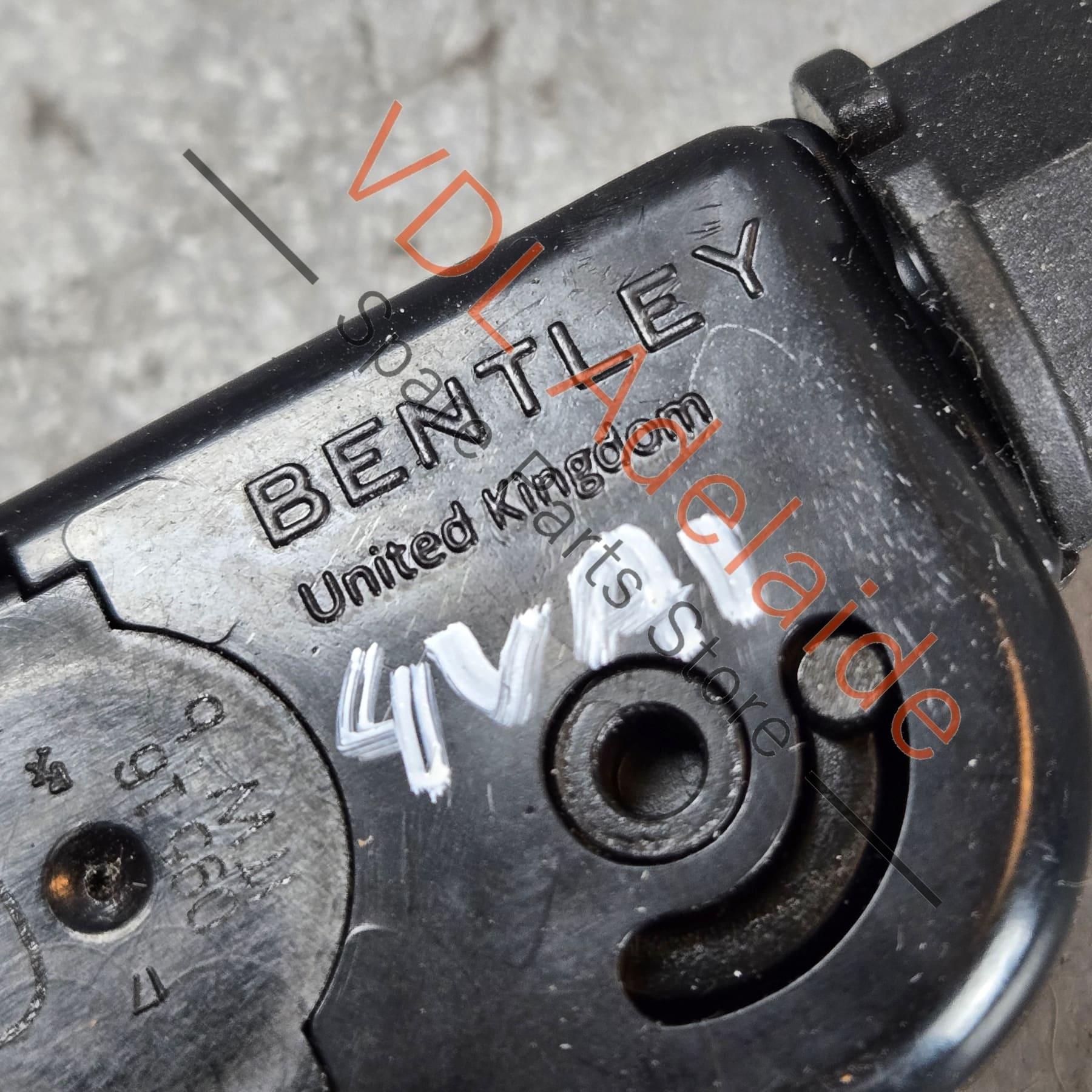 36A819820 3Y0819790C 36A819741  Bentley Bentayga Air Conditioning Vent Adjustment Pull Switch Assy 36A819820 3Y0819790C 36A819741 Front Left