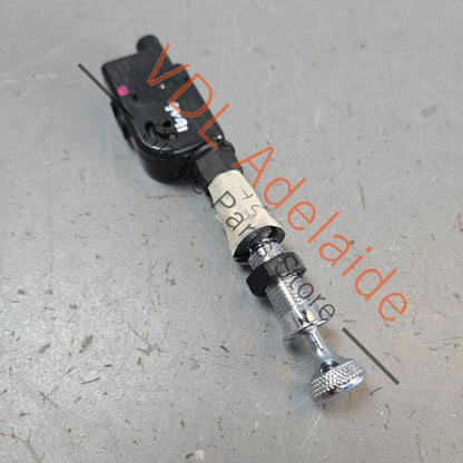 36A819820 3Y0819790C 36A819741  Bentley Bentayga Air Conditioning Vent Adjustment Pull Switch Assy 36A819820 3Y0819790C 36A819741 Front Left