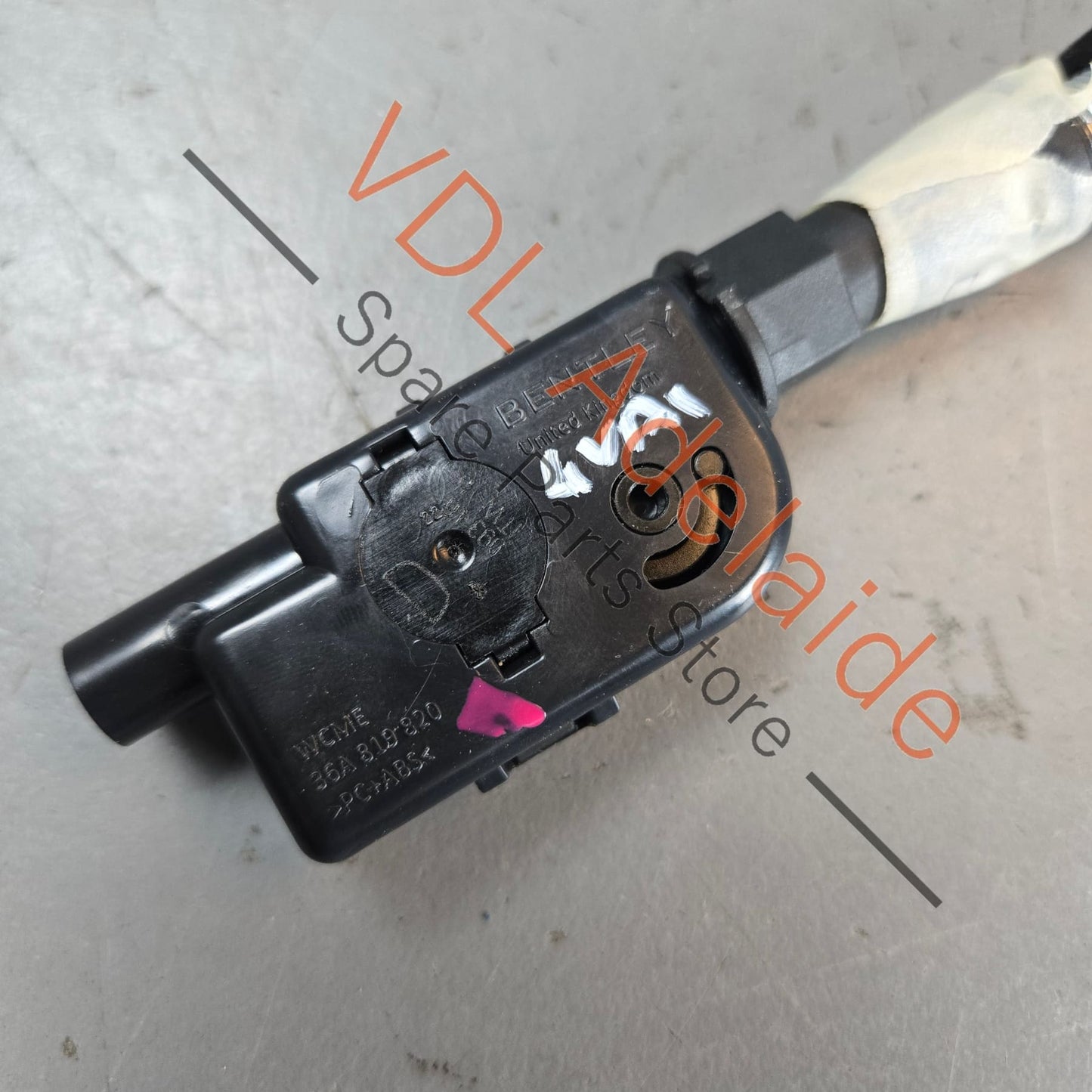 36A819820 3Y0819790C 36A819741  Bentley Bentayga Air Conditioning Vent Adjustment Pull Switch Assy 36A819820 3Y0819790C 36A819741 Rear Centre