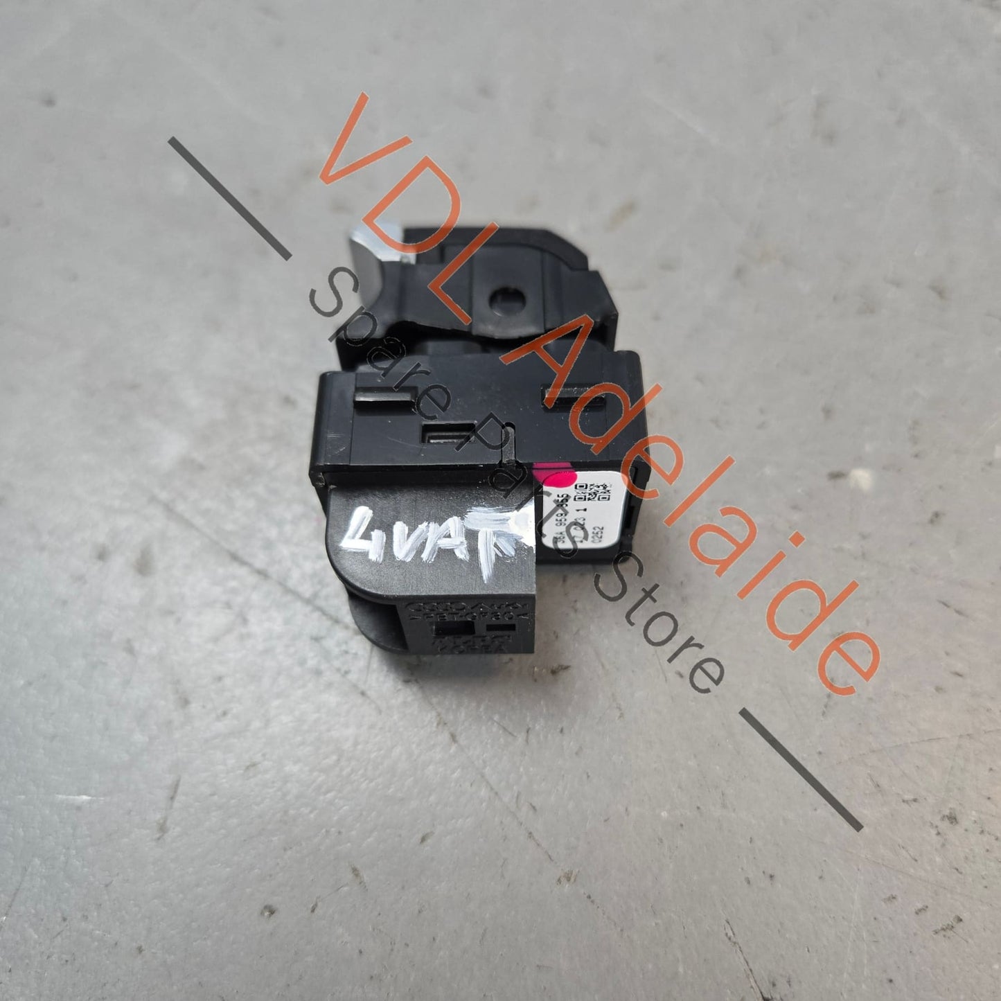36A959855    Bentley Bentayga Genuine Passenger Door Window Switch 36A959855