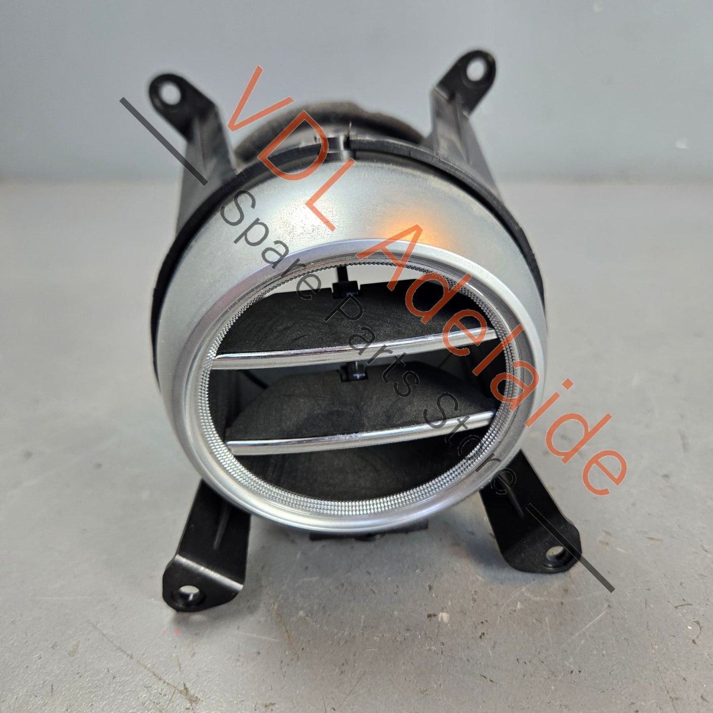 36A819202    Bentley Bentayga Front Centre Air Vent 36A819202