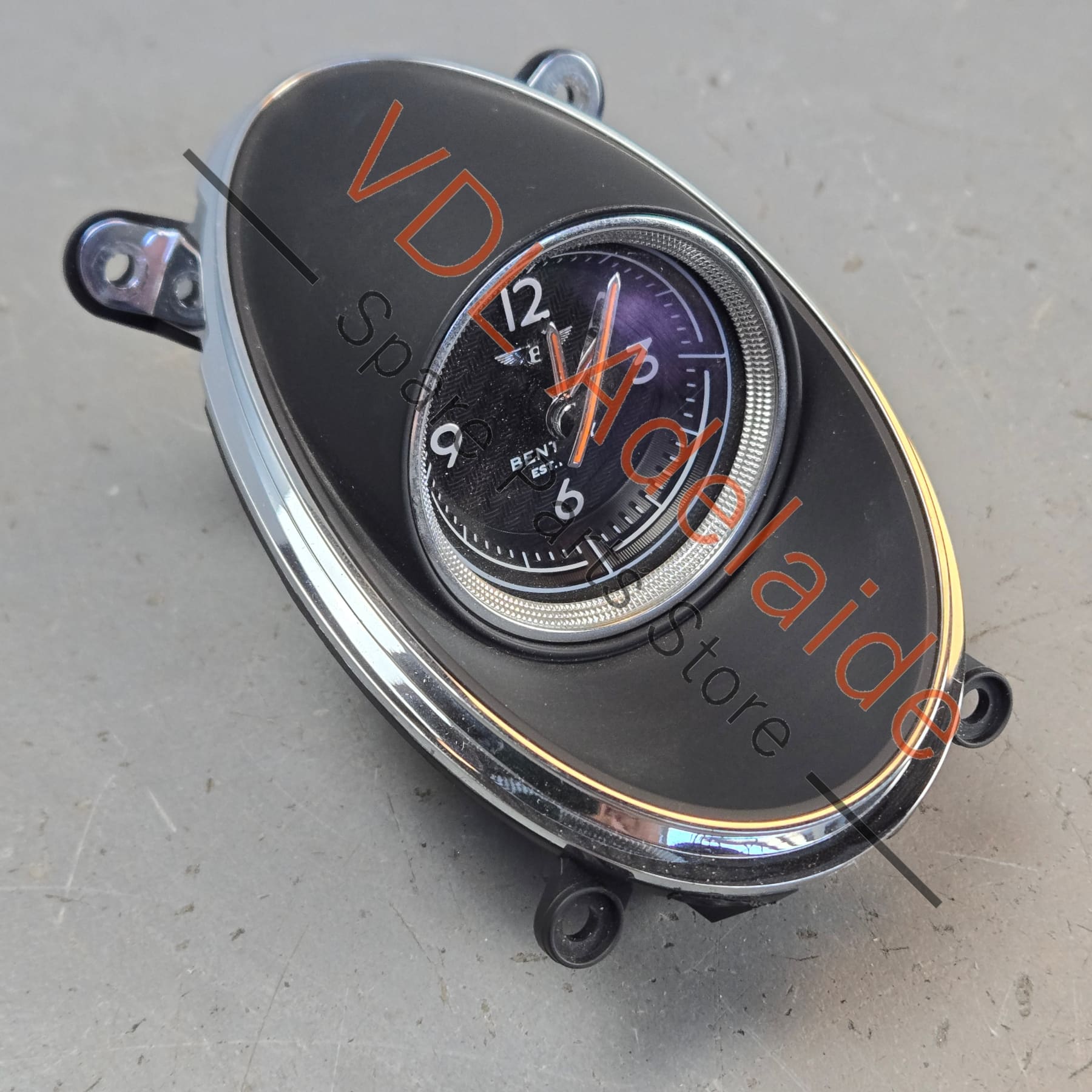36A919204C    Bentley Bentayga Analogue Clock with trim 36A919204C