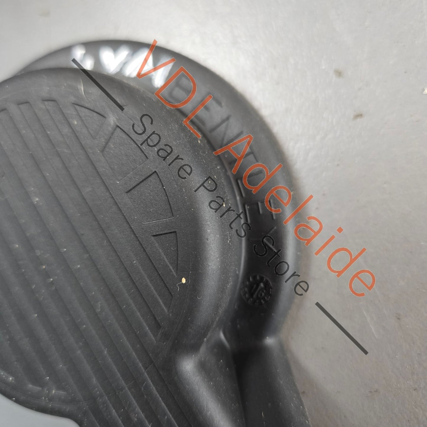 36A862533 36A860687   Bentley Bentayga Centre Console Drinks Cup Holder with Chrome Surround 36A860687 36A862533