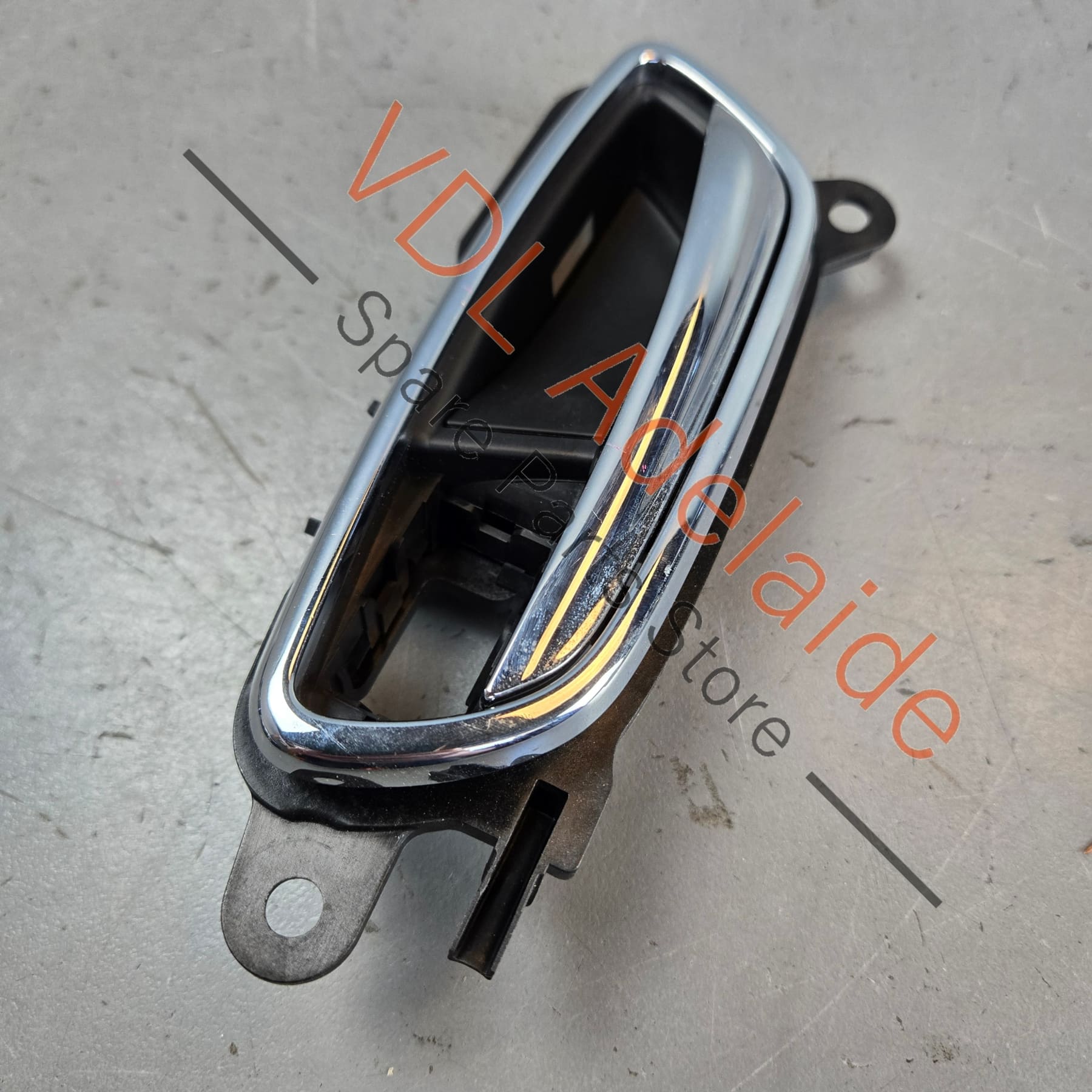 4W0837197, 36A837113A   Bentley Bentayga Interior Door Handle Pull Right 34W0837197, 36A837113A