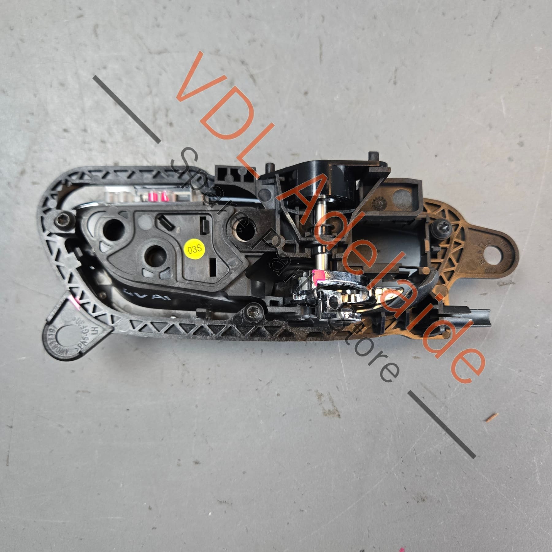 4W0837197, 36A837113A   Bentley Bentayga Interior Door Handle Pull Right 34W0837197, 36A837113A