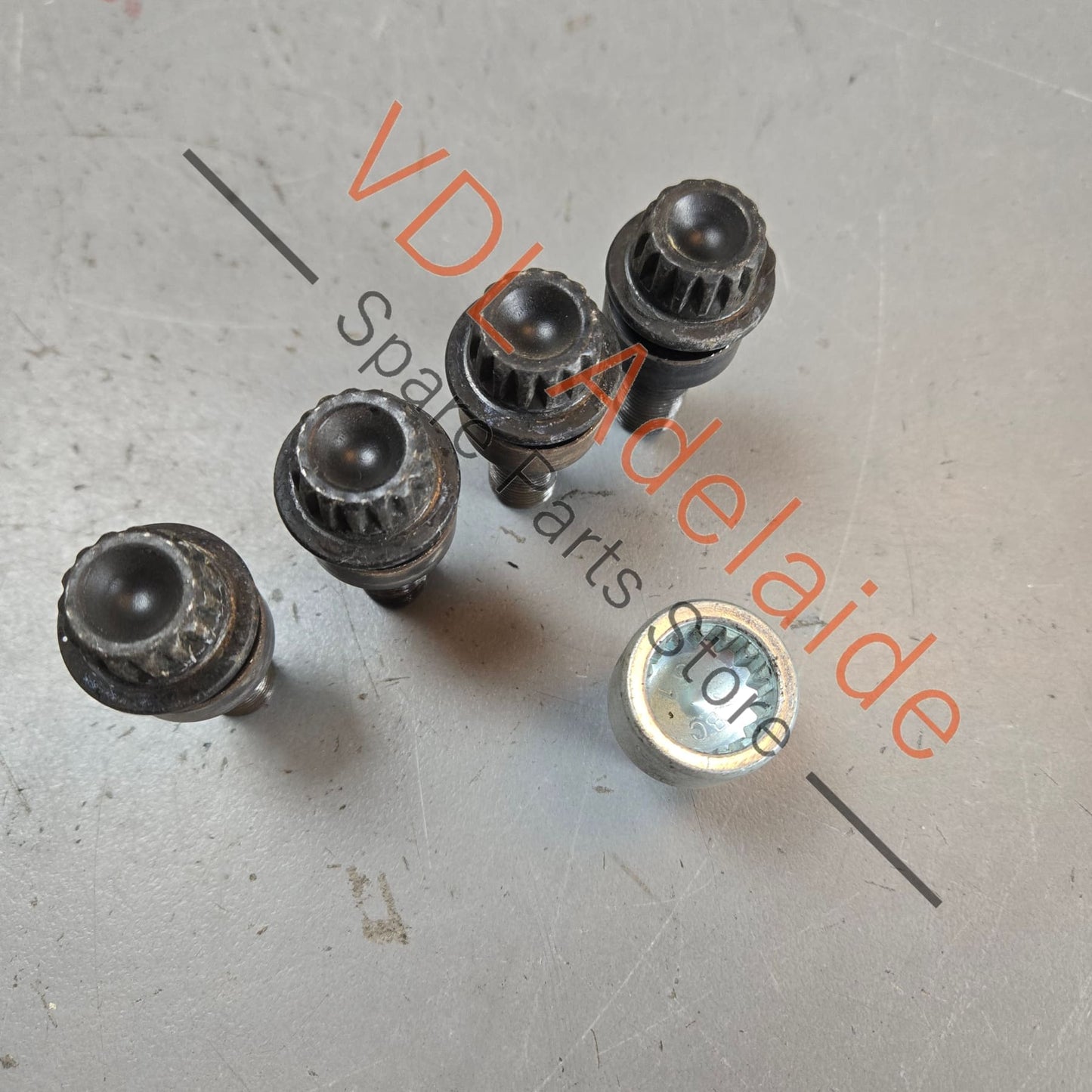 36A698137    Bentley Bentayga Set of Wheel Nut Locks Porsche Cayenne Audi Q7 36A698137