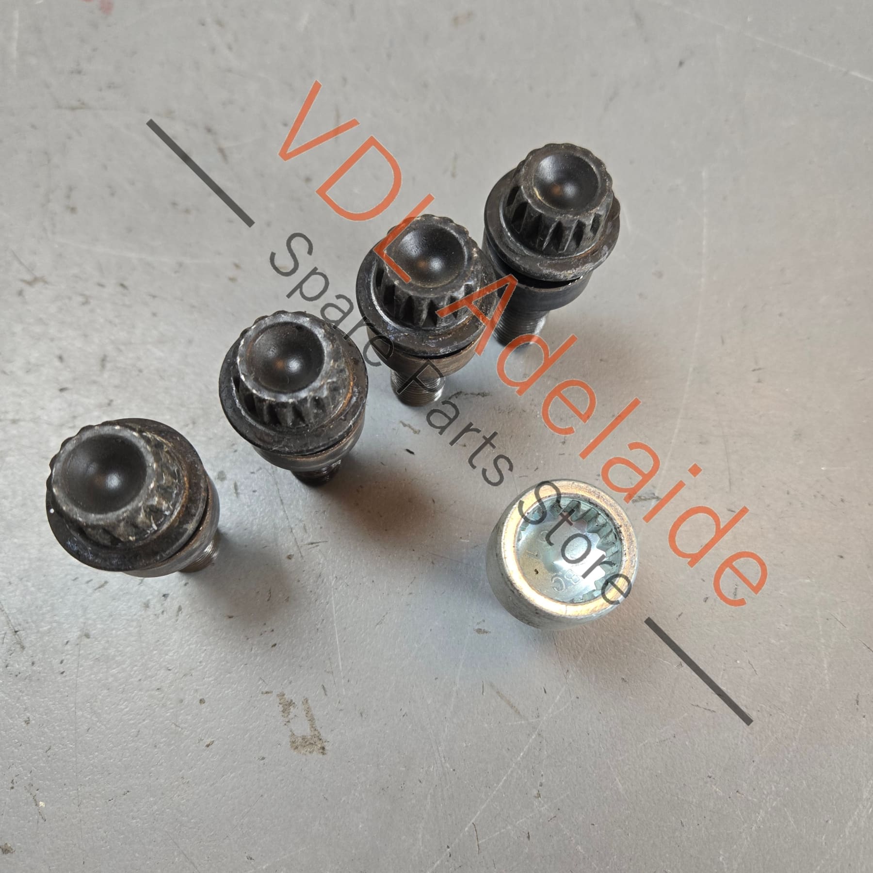 36A698137    Bentley Bentayga Set of Wheel Nut Locks Porsche Cayenne Audi Q7 36A698137