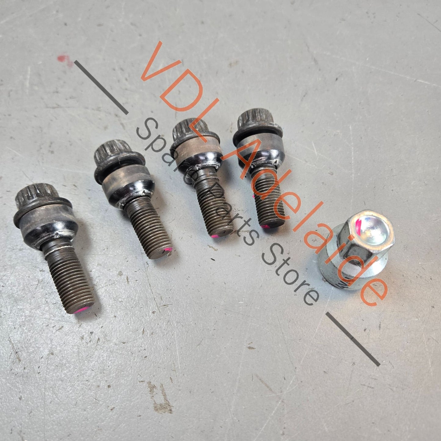 36A698137    Bentley Bentayga Set of Wheel Nut Locks Porsche Cayenne Audi Q7 36A698137