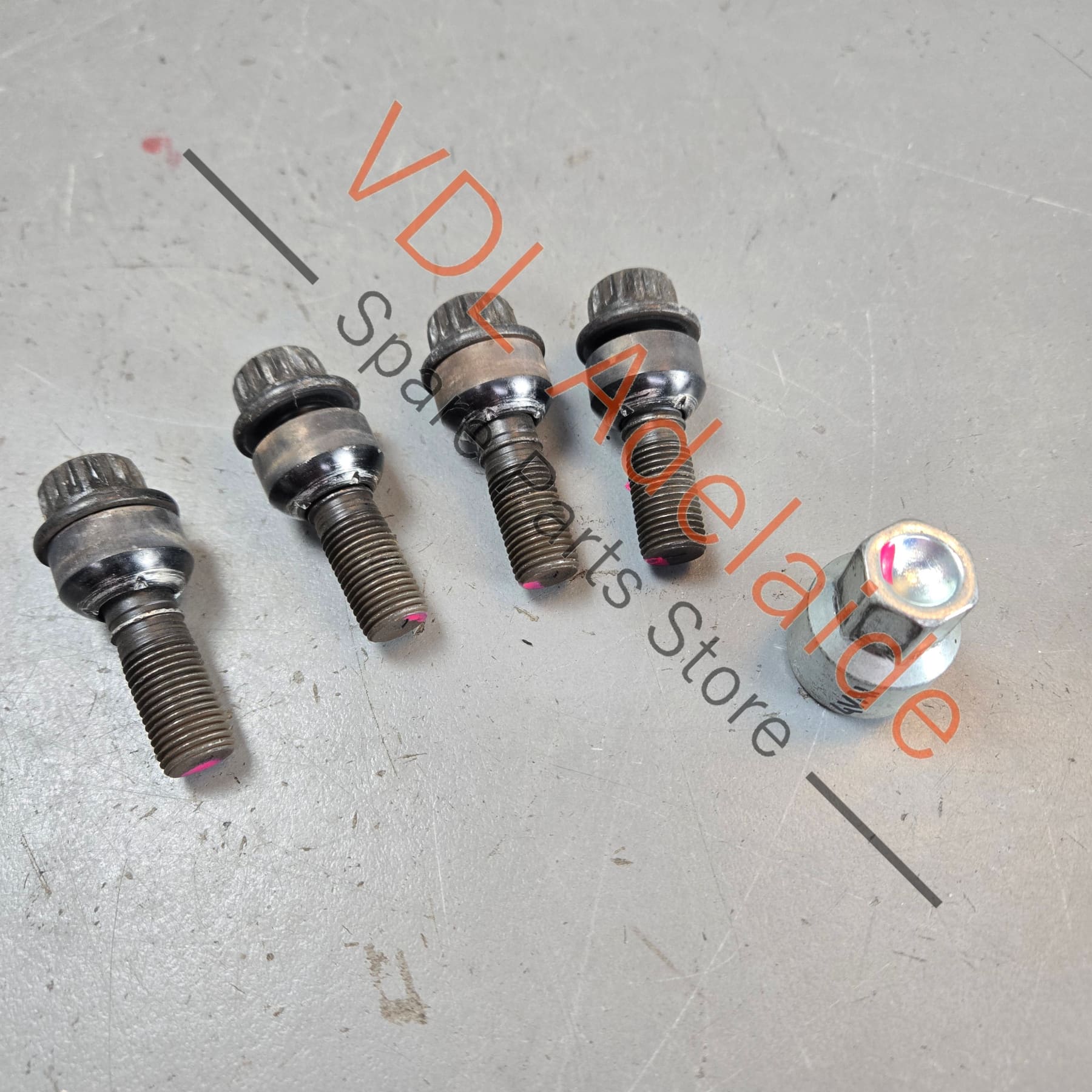 36A698137    Bentley Bentayga Set of Wheel Nut Locks Porsche Cayenne Audi Q7 36A698137