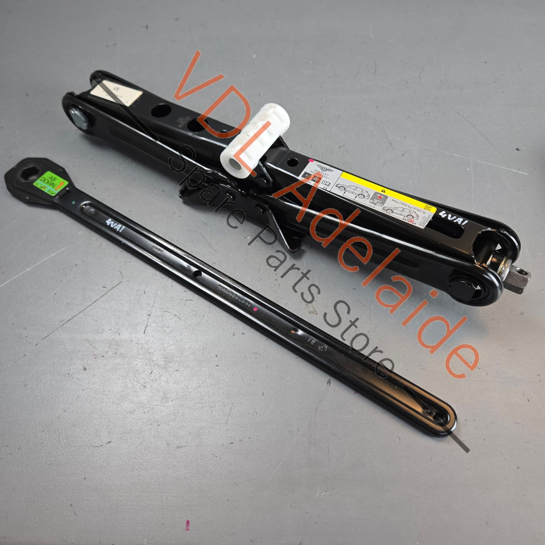 36A012021Q 36A011032   Bentley Bentayga Tool Set Jack & Wrench Spanner