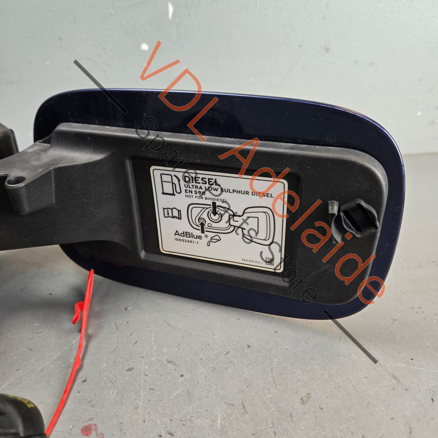 36A809907 36A809857C   Bentley Bentayga Fuel Door Flap Assembly 36A809907 36A809857C