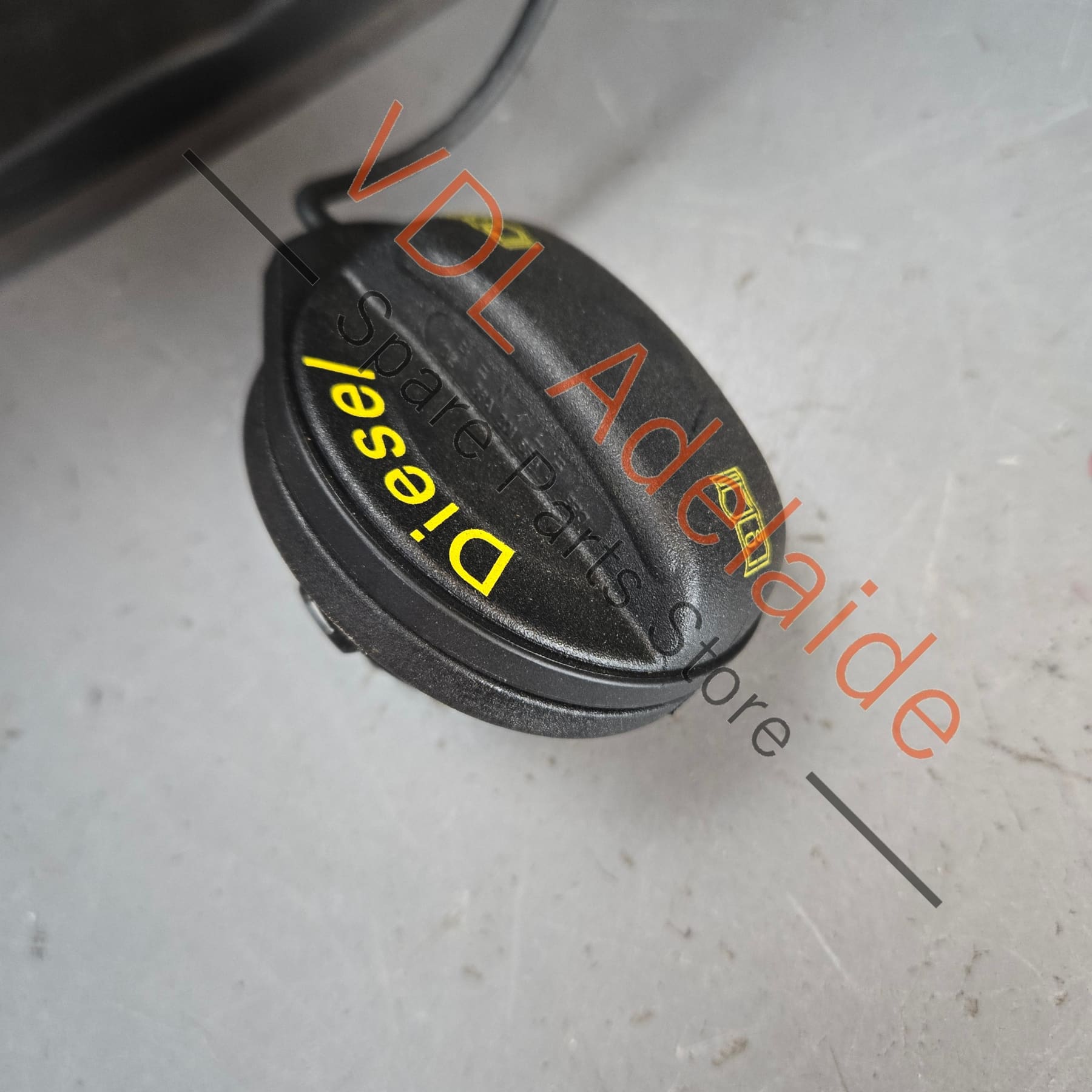 36A809907 36A809857C   Bentley Bentayga Fuel Door Flap Assembly 36A809907 36A809857C