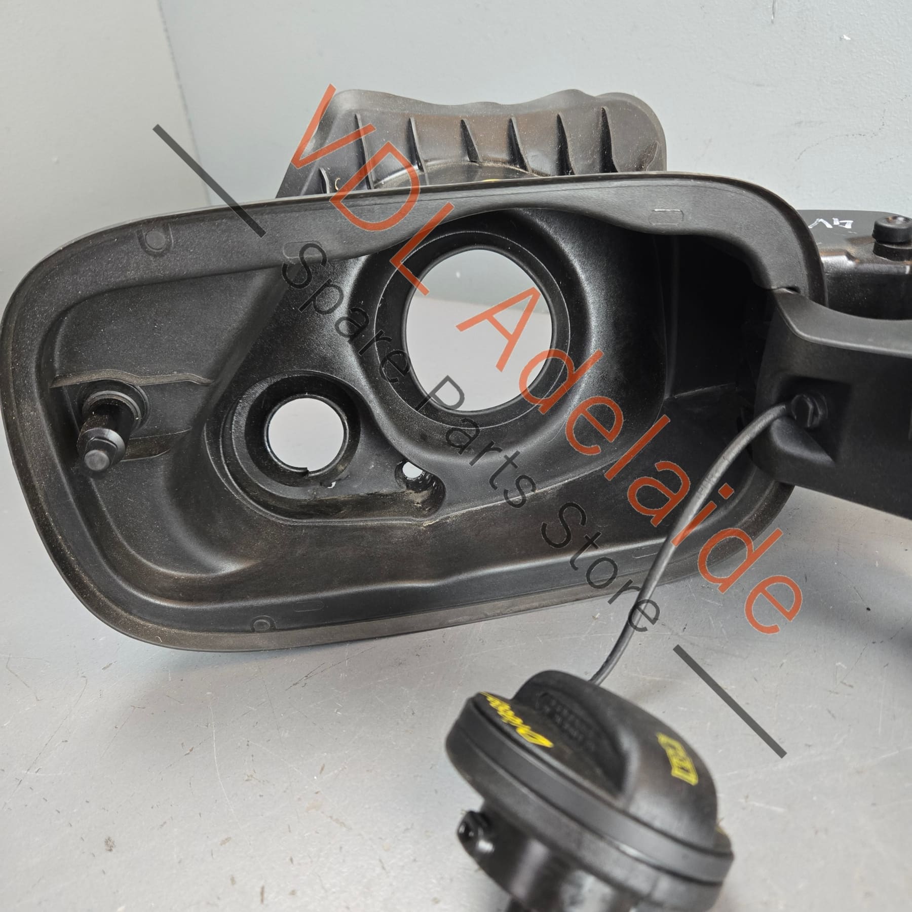 36A809907 36A809857C   Bentley Bentayga Fuel Door Flap Assembly 36A809907 36A809857C