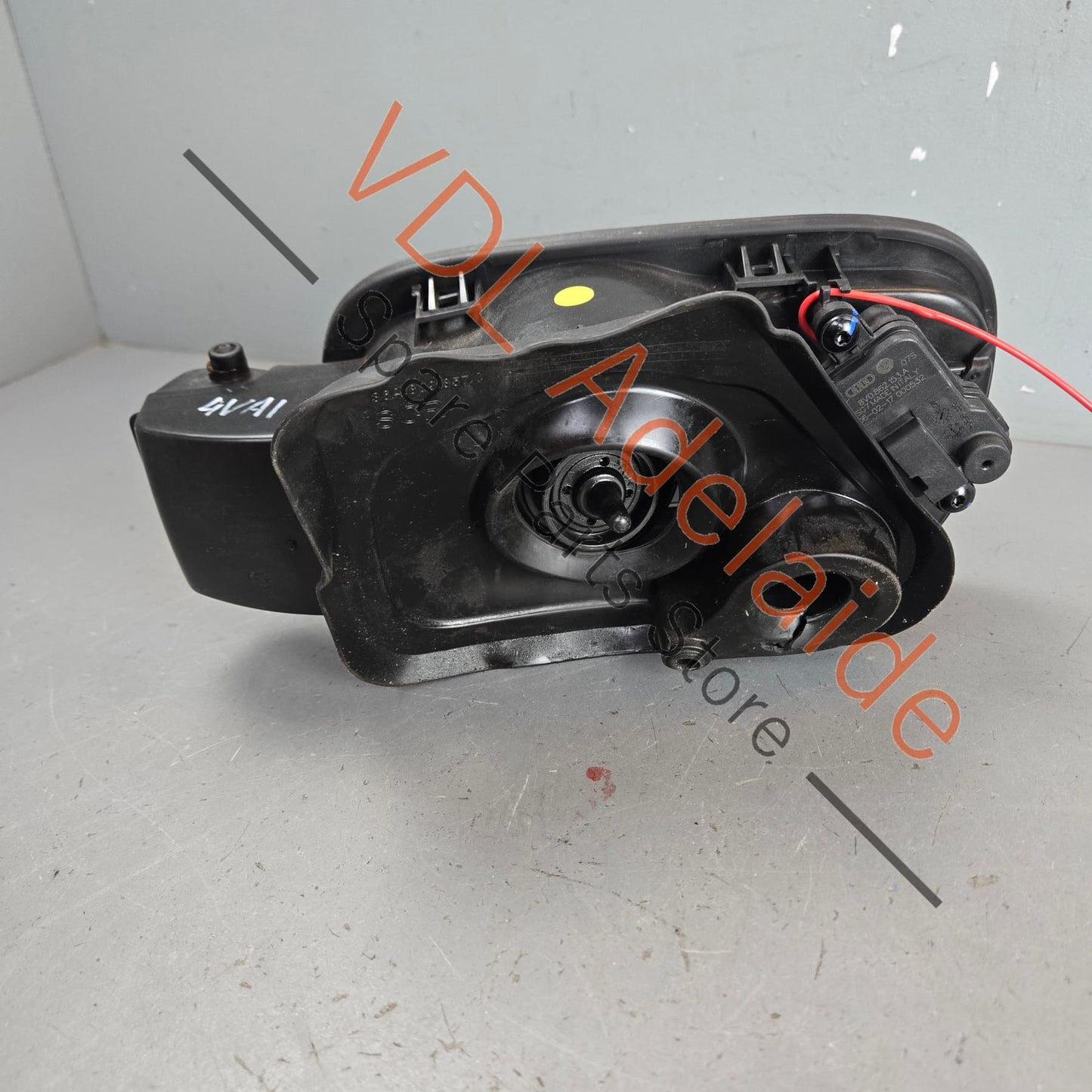 36A809907 36A809857C   Bentley Bentayga Fuel Door Flap Assembly 36A809907 36A809857C