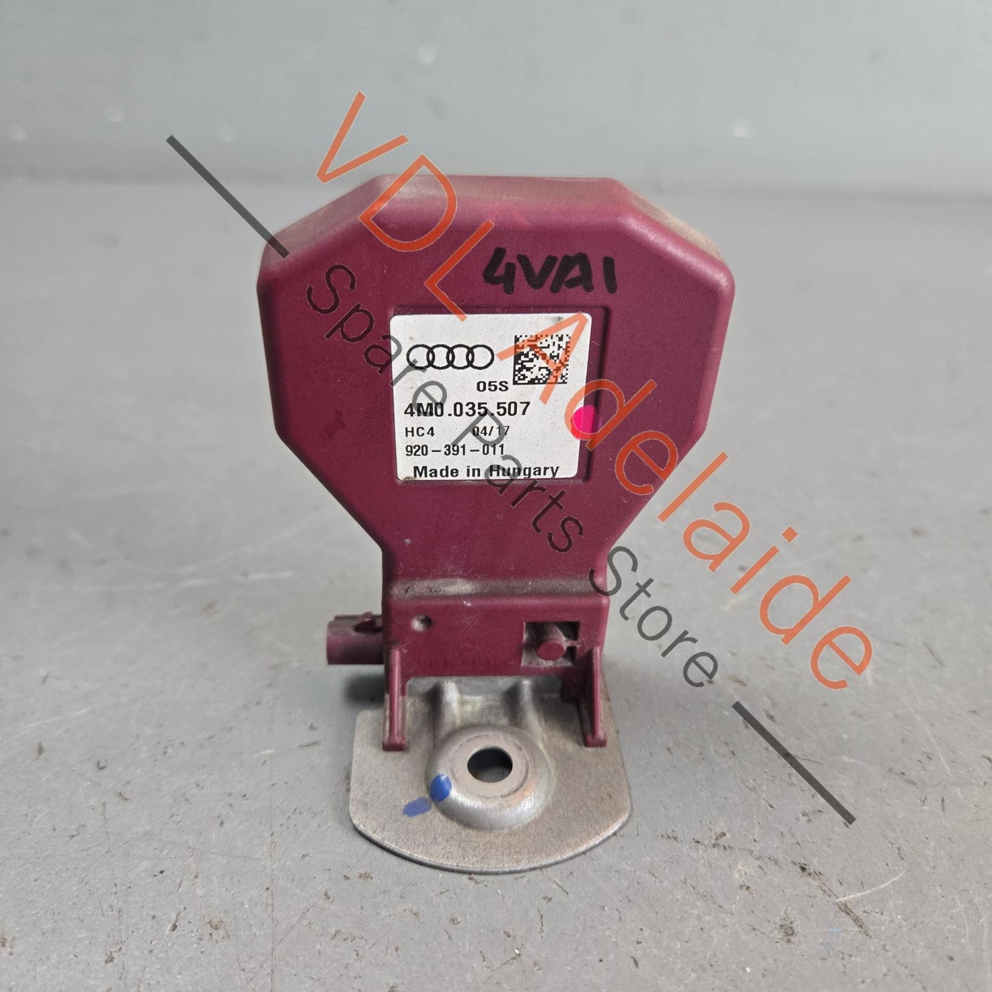 4M0035507    Audi A1 A4 B9 A5 F5 Q2 Q5 Telephone Antenna 4M0035507