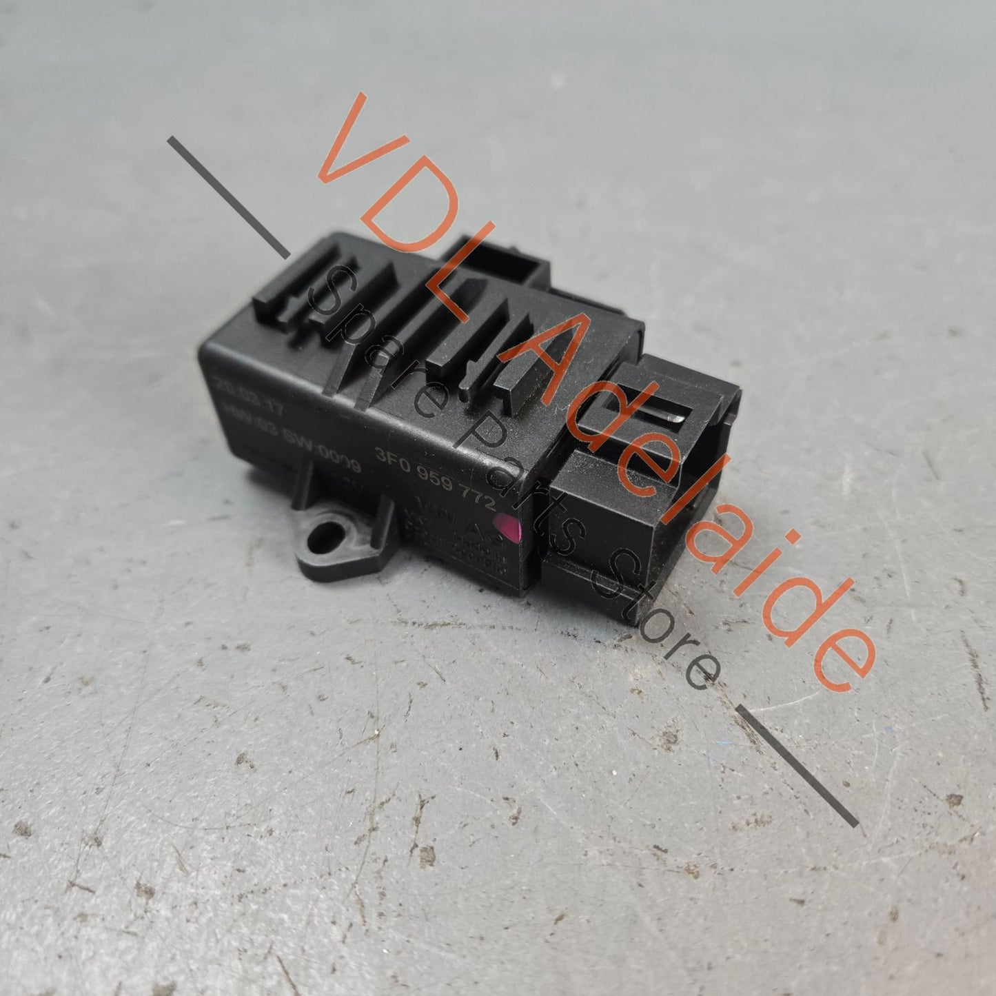 3F0959772    Bentley Bentayga Rear Seat Heating Control Unit 3F0959772